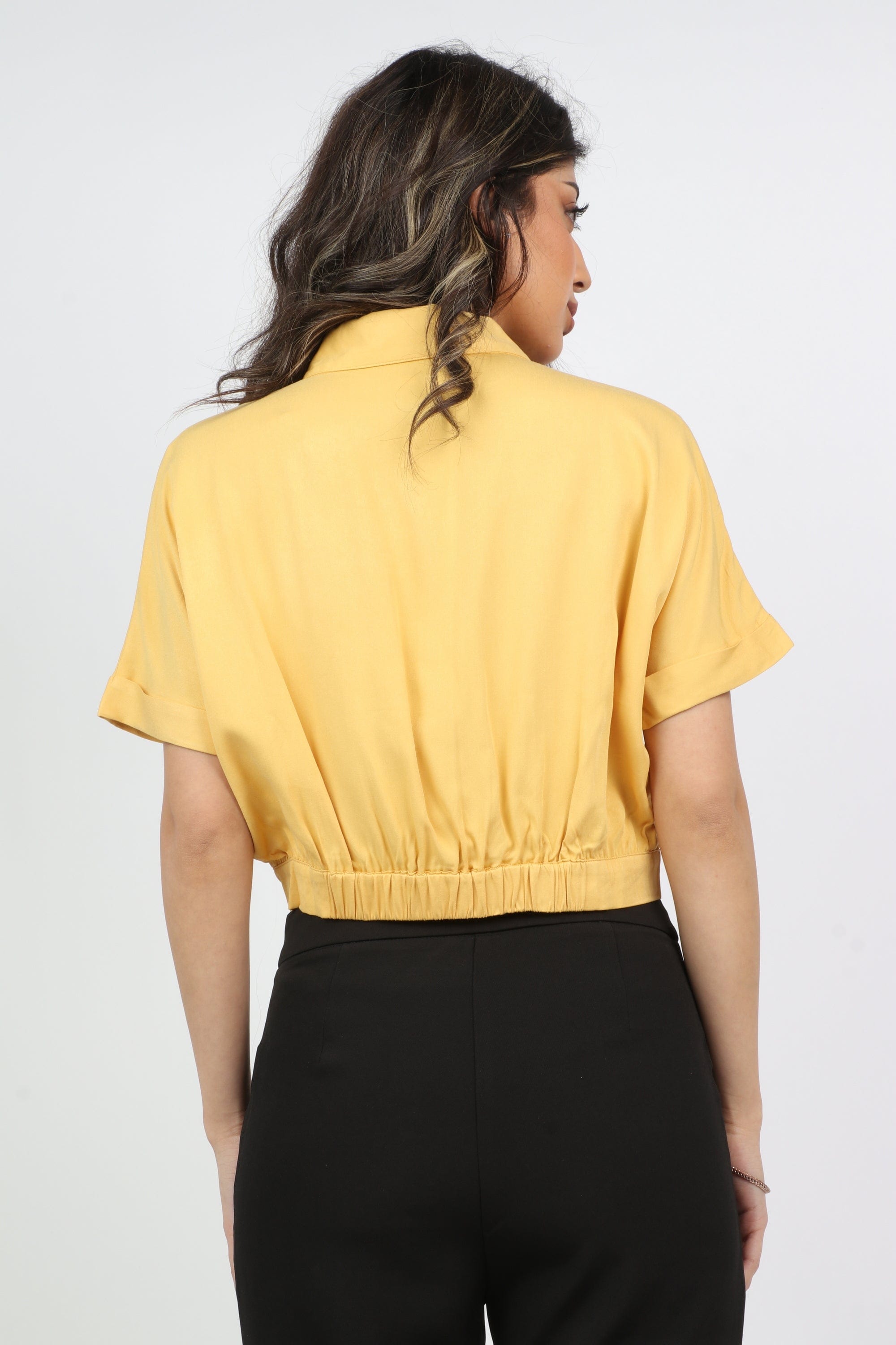 كيتشن بلوزة كم قصير بياقة وأزار أمامية نسائي