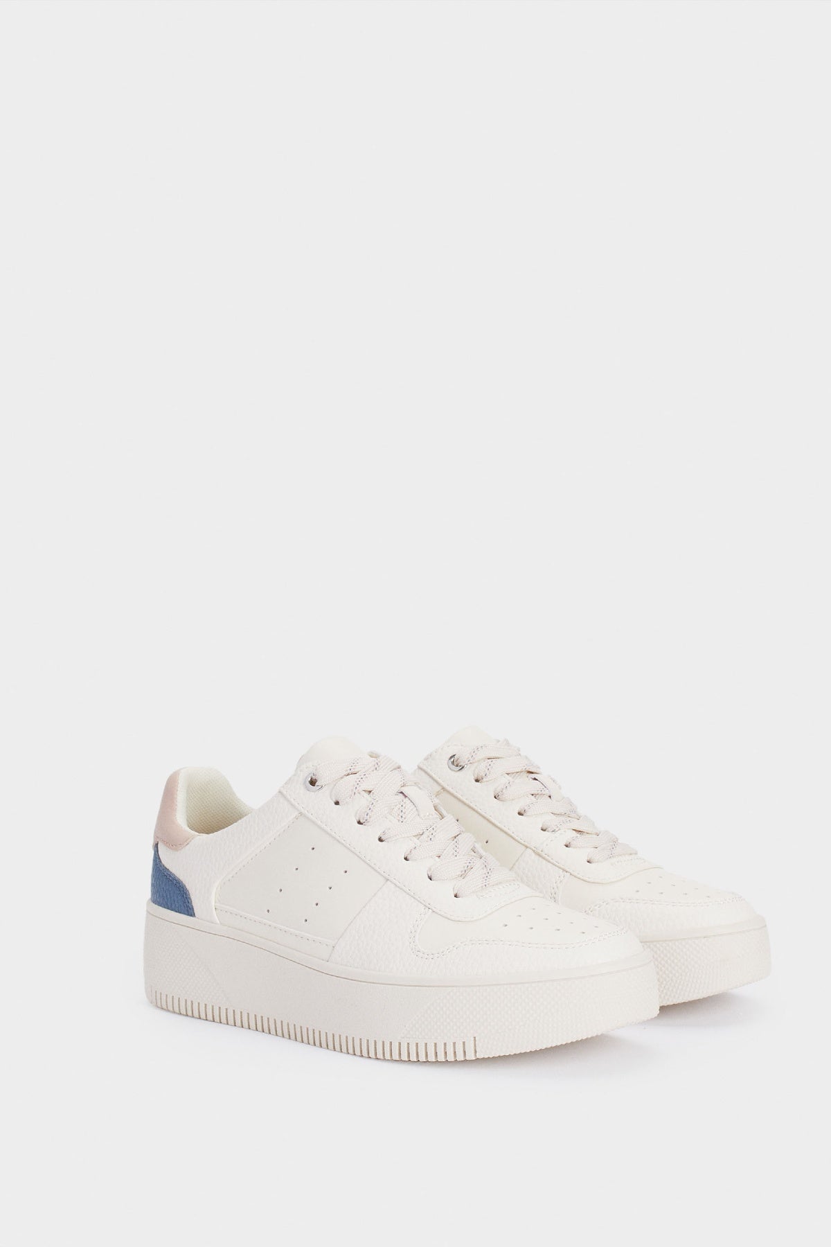 بارفوا حذاء كاجوال نسائي عالي الكعب أبيض