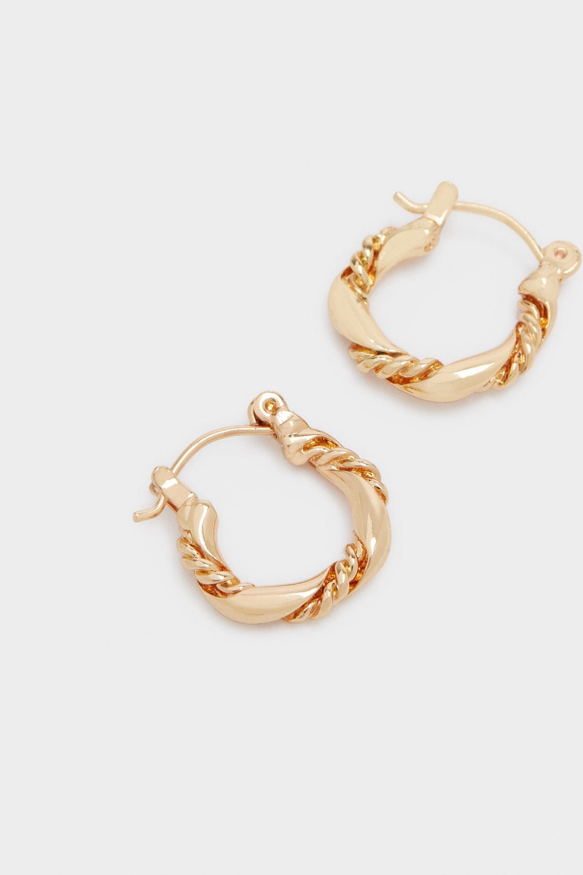 بارفوا حلق منقوش ذهبي نسائي