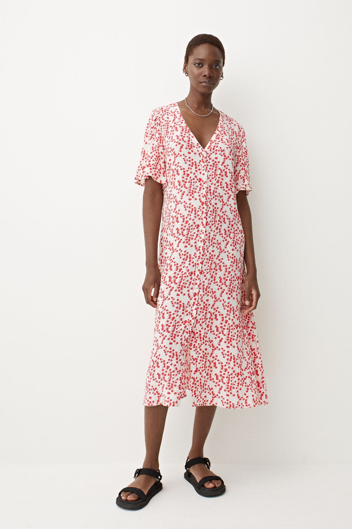 بارفوا فستان ميدي مشجرة بفتحة صدر V بيج فاتح