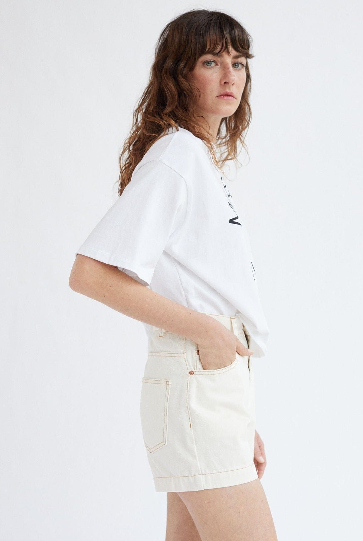 بارفوا هوت شورت نسائي صيفي بأزرار من الأمام بيج فاتح