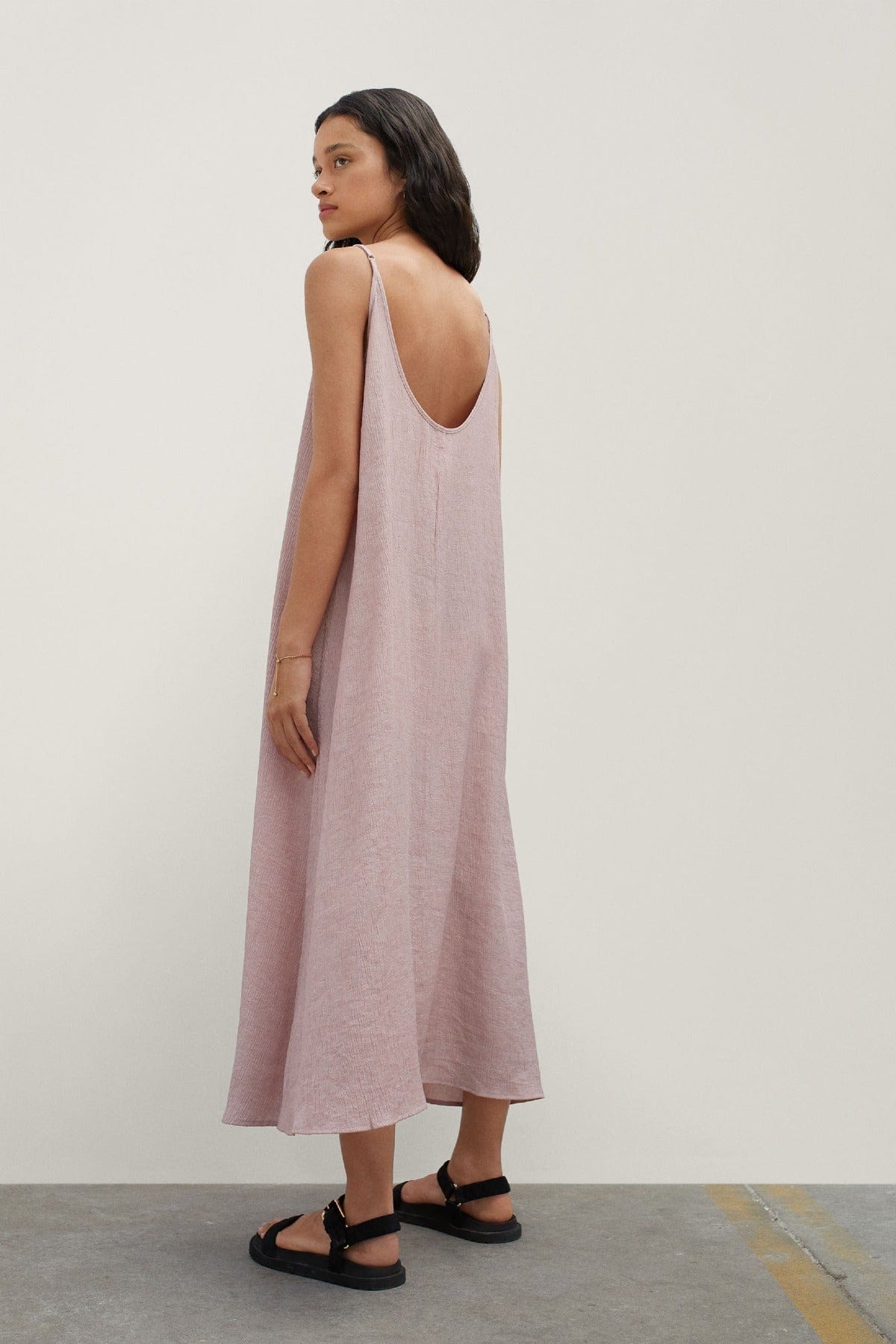 بارفوا فستان نوم بحمالات بفتحة ظهر عميقة