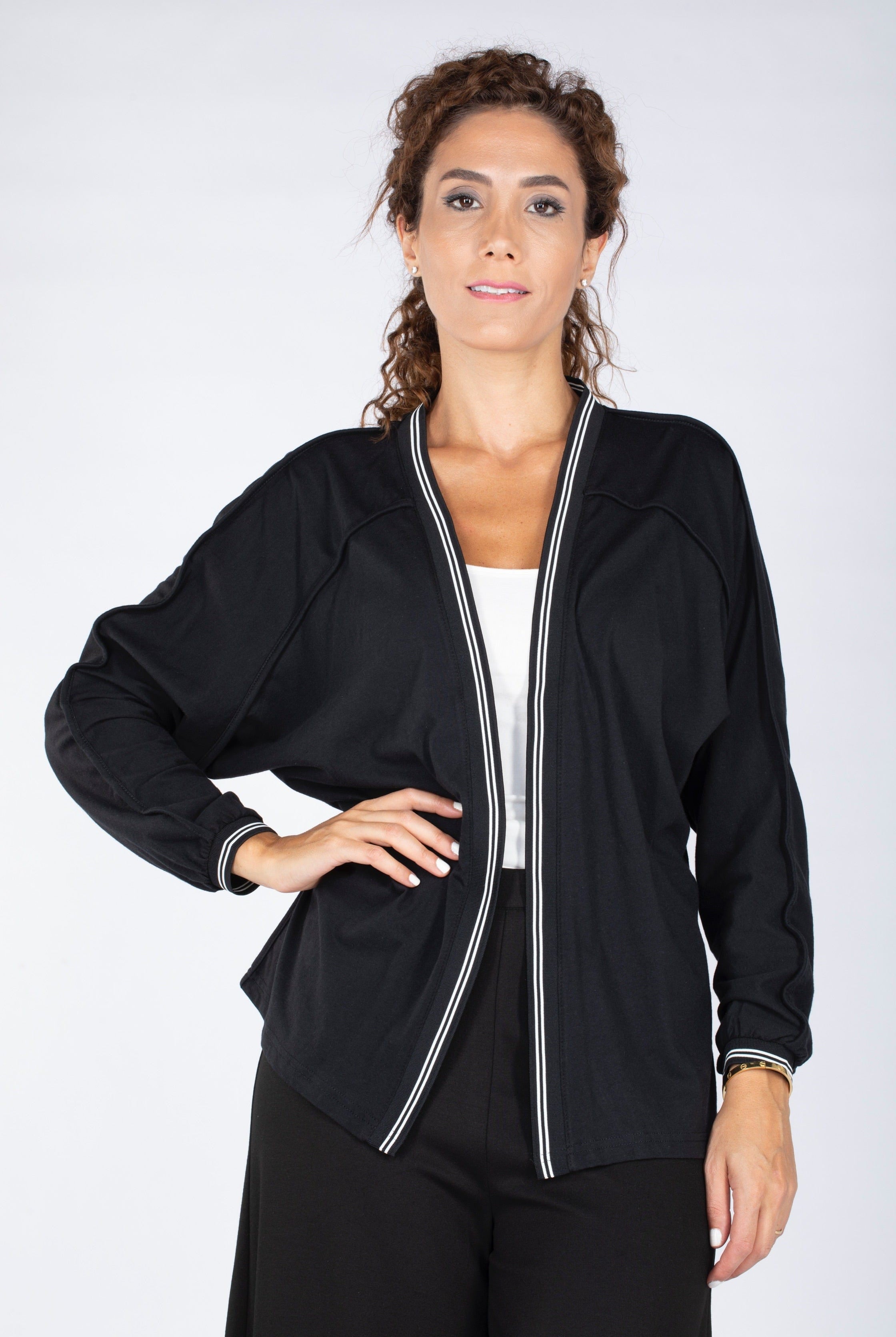 كيتشن كارديجان نسائي قصير سادة مزين بخط أبيض