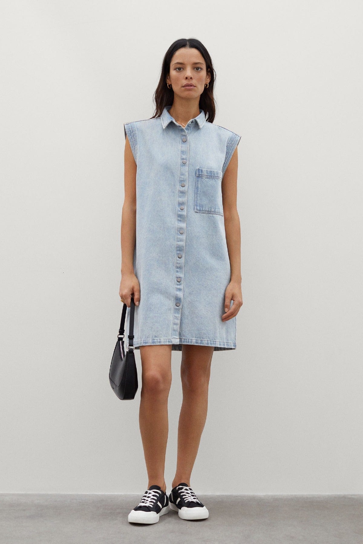 بارفوا فستان دنيم بجيب على الصدر أزرق