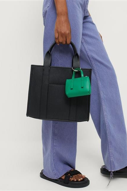 بارفوا شنطة كروس جلد نسائية مزينة بالخوص