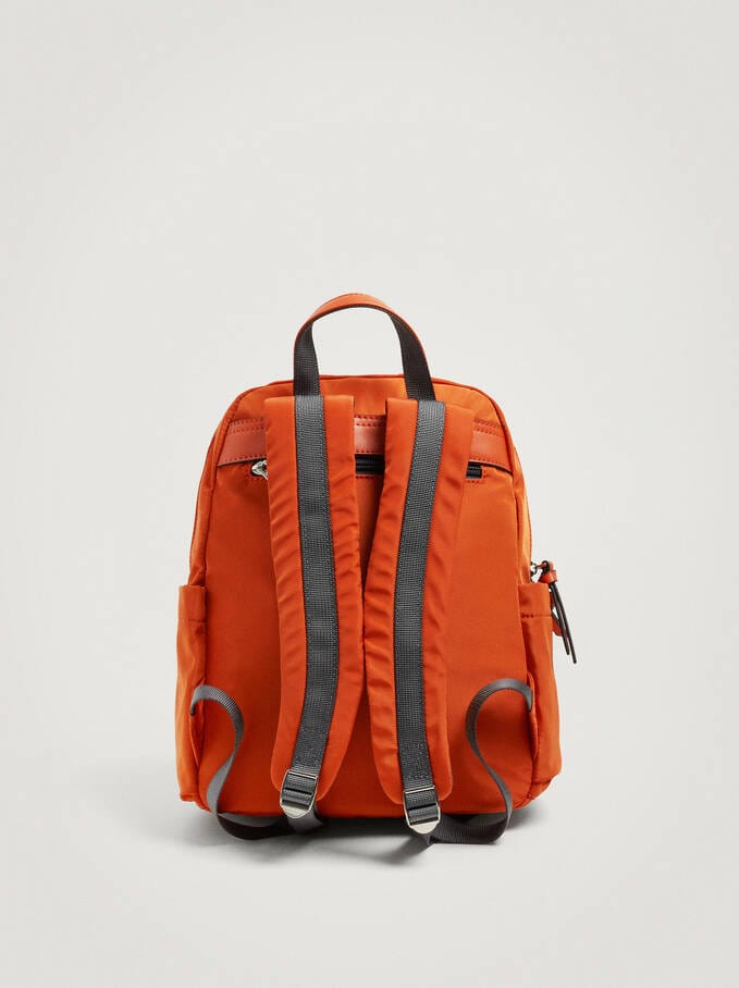 بارفوا شنطة ظهر نايلون سادة بسحاب خارجي