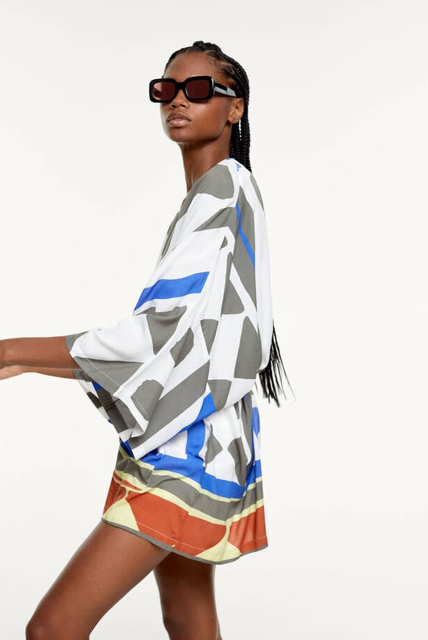 بارفوا كيمونو نسائي قصير بجيوب أمامية مطبوع رمادي