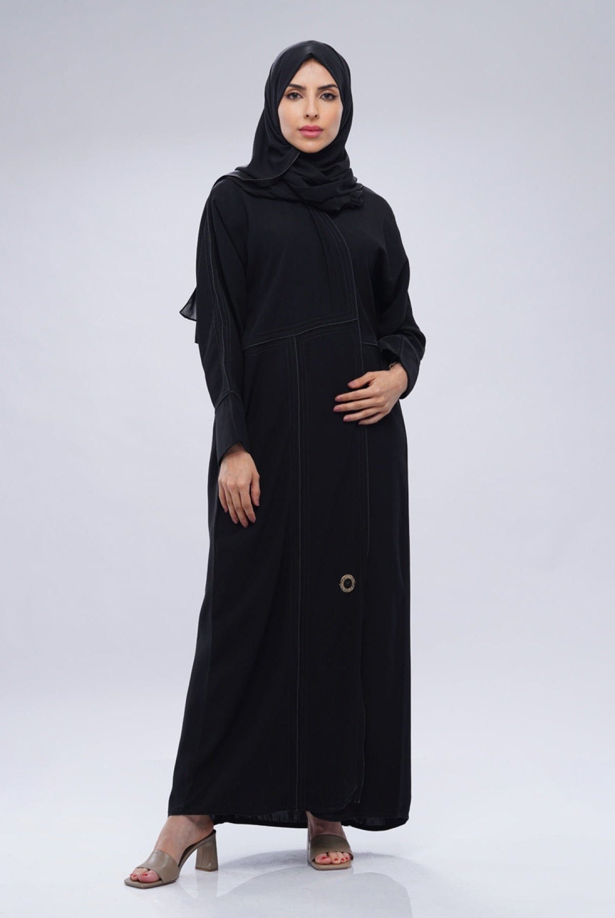جوهرة عبايه ملكي كلاسيك بتحديد قيطان طبقات أسود