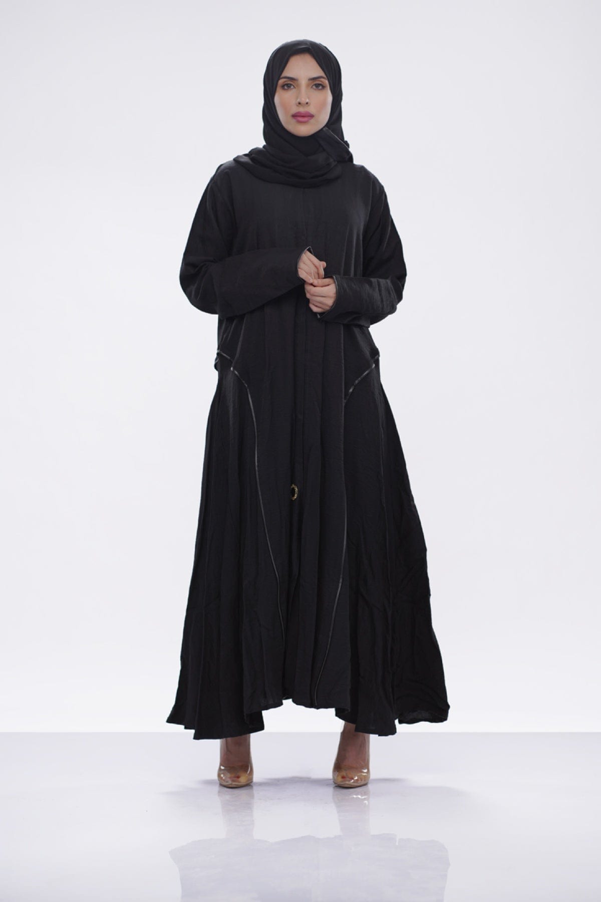 جوهرة عبايه كتان سادة كلاسيك مع تشكيلة من الجلد أسود