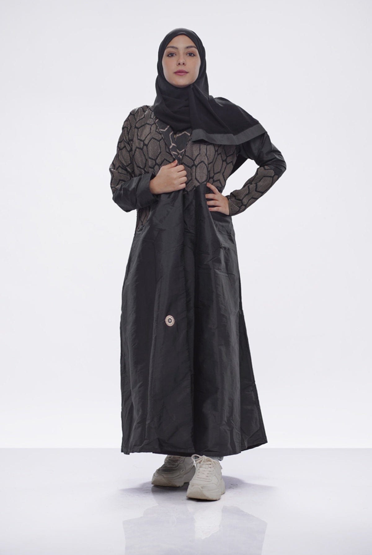 جوهرة عباية قماش شانتون كلاسيكية واسعة أسود