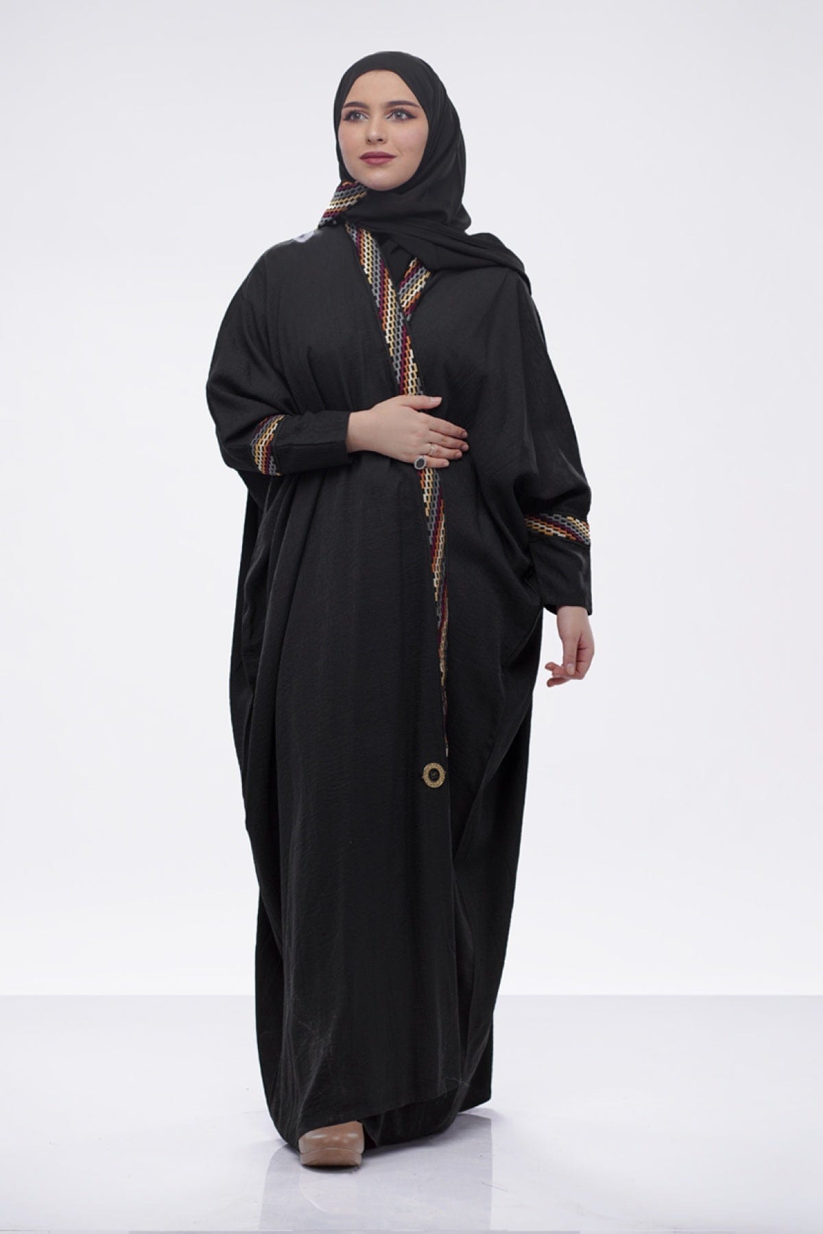 جوهرة عباية أكمام ضيقة كتان موديل بشت بكلفة ملونة أسود