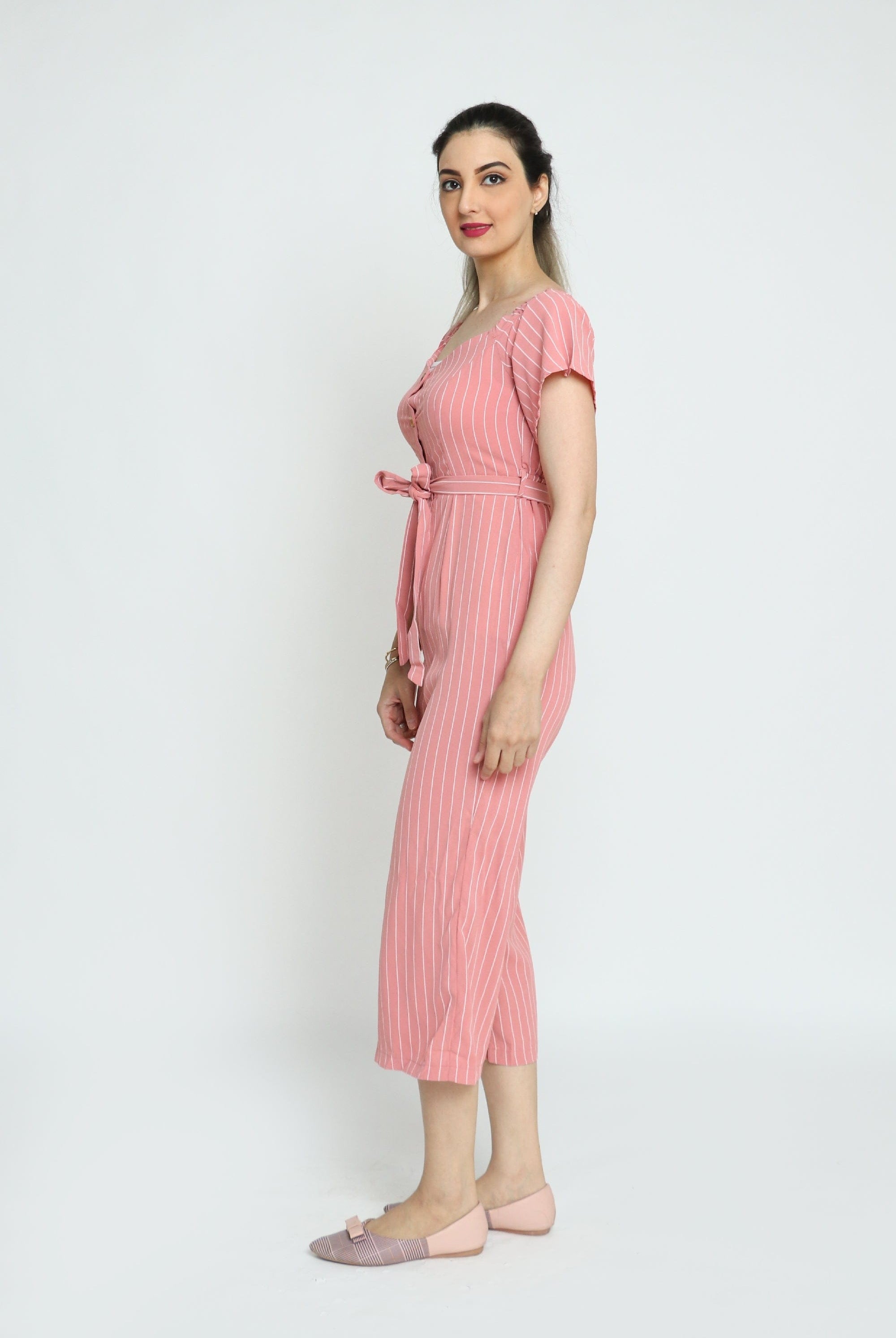 كيتشن جمبسوت مخططة بالطول مع رباط على الخصر كم قصير نسائي وردي