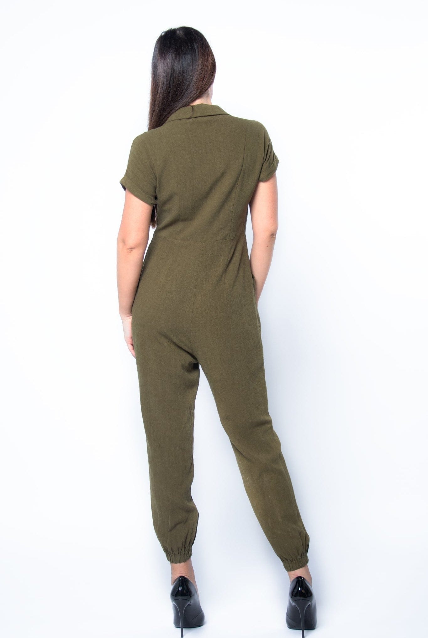 كيتشن جمبسوت سادة بأزرار أمامية نص كم نسائي