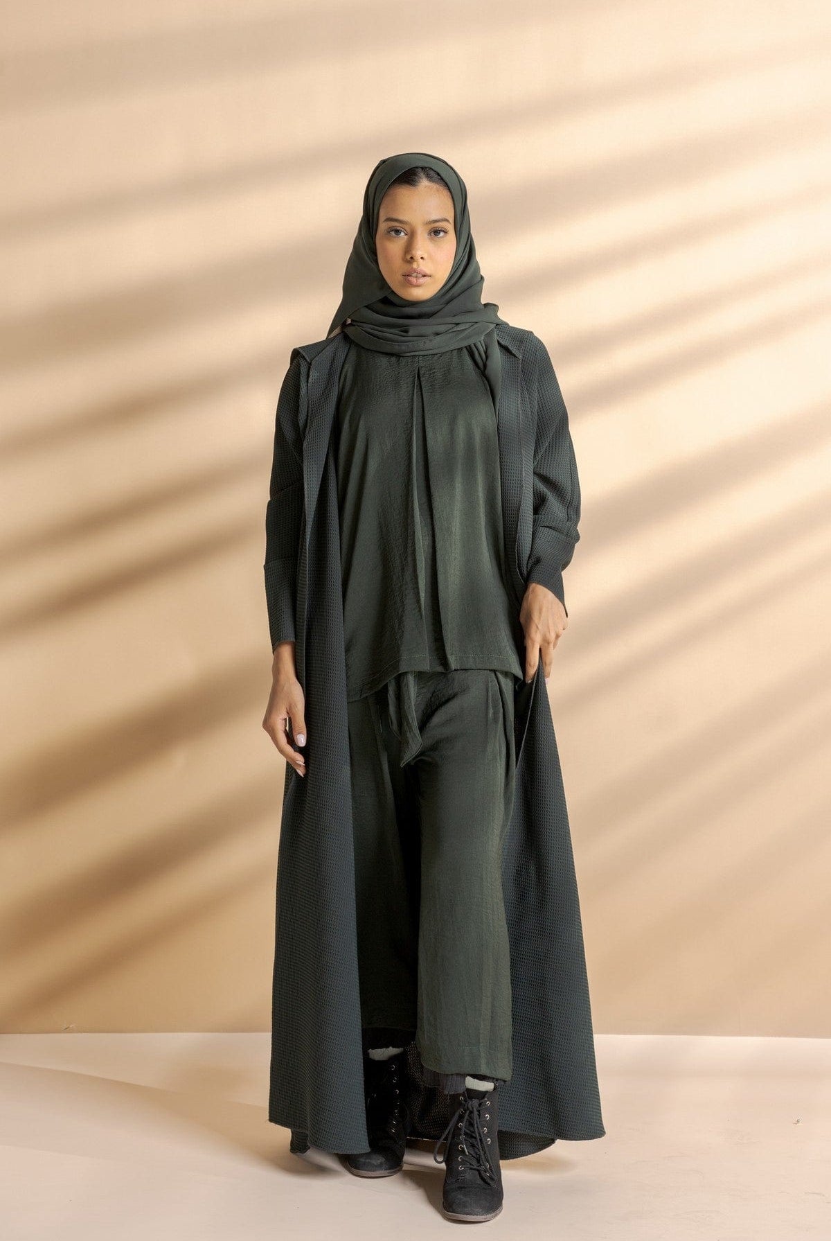 جوهرة طقم بنطلون واسع وبلوزه كت بكسرات امامية أزرق بترولي