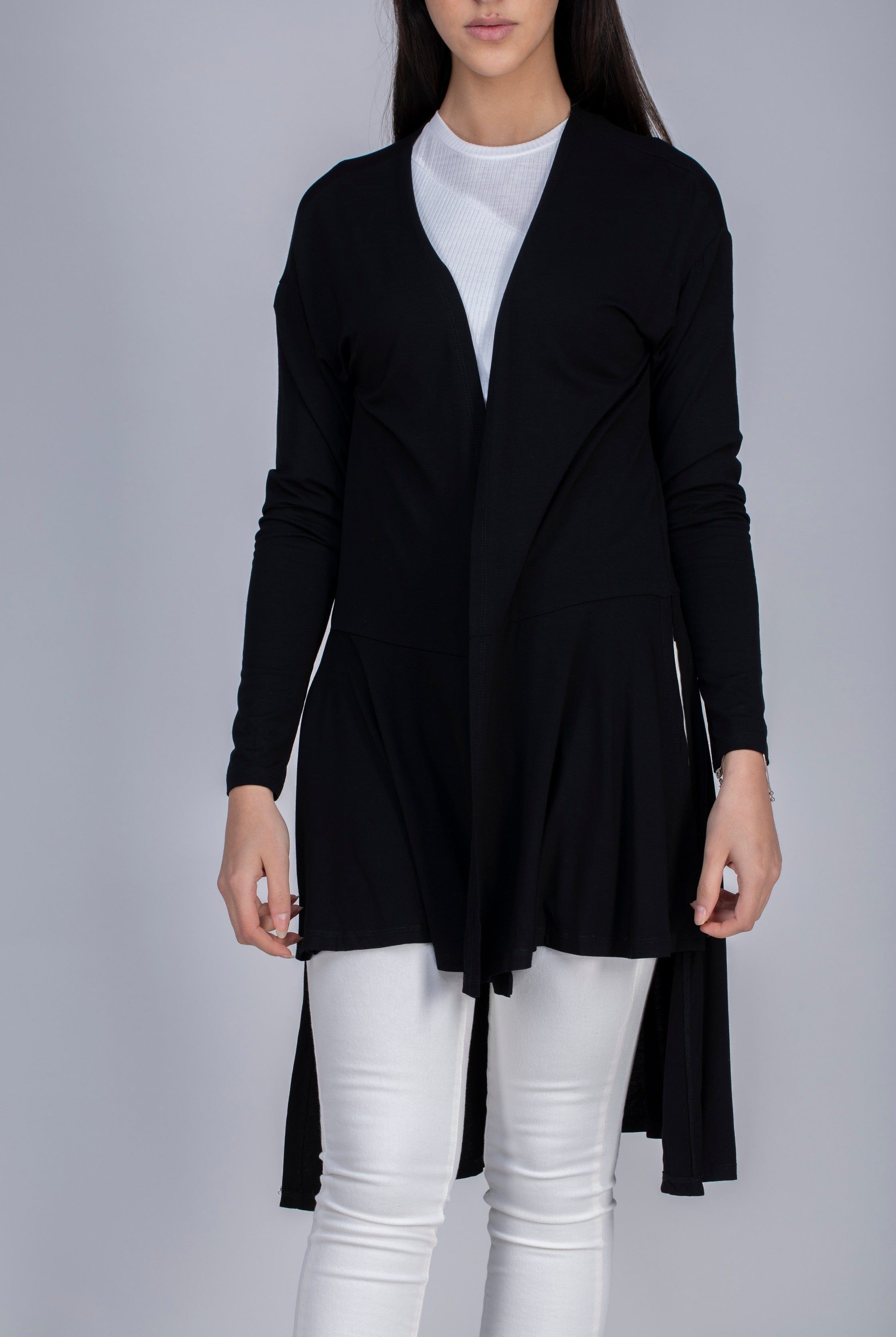 كارديجان سادة قصير من الأمام طويل من الخلف كم طويل