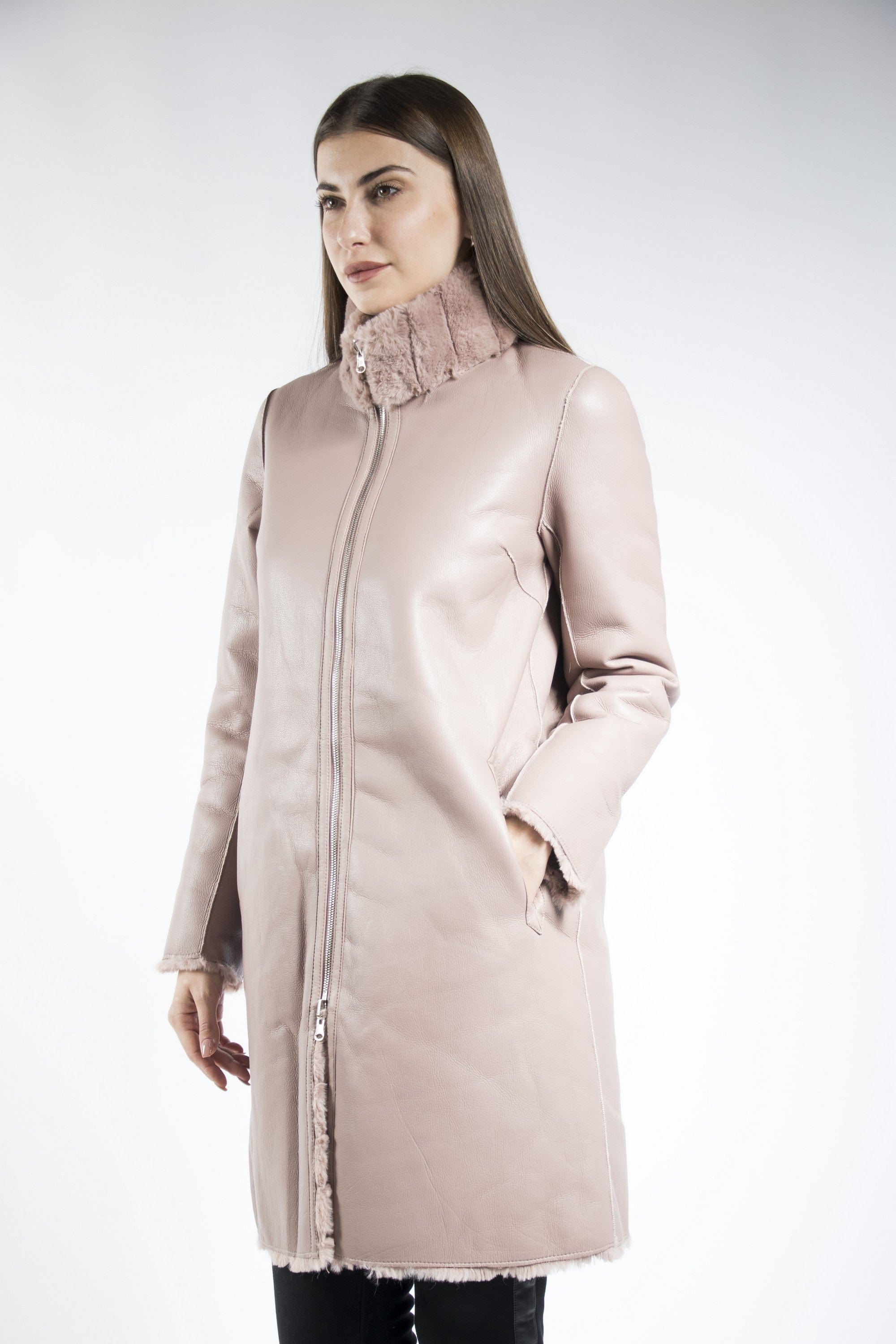 داليدرس جاكيت طويل جلد مزين بالفرو كم طويل