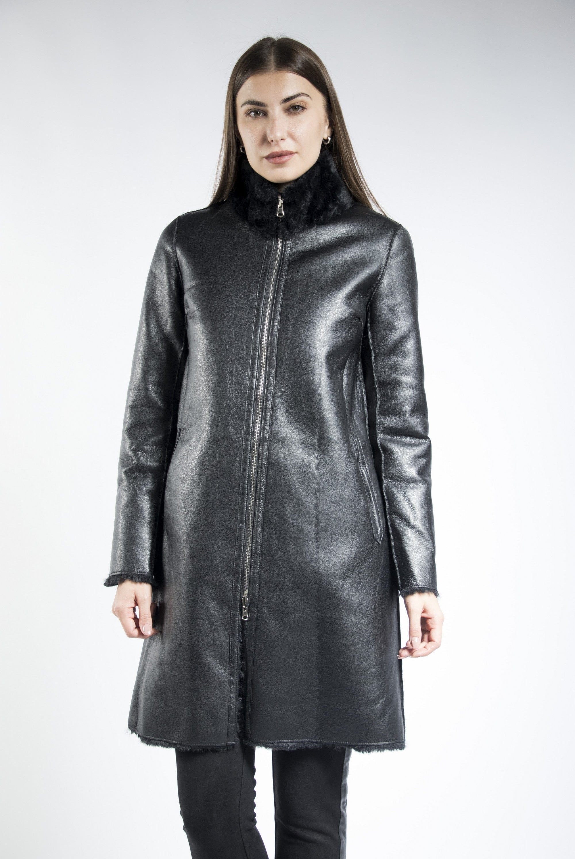 داليدرس جاكيت طويل جلد مزين بالفرو كم طويل