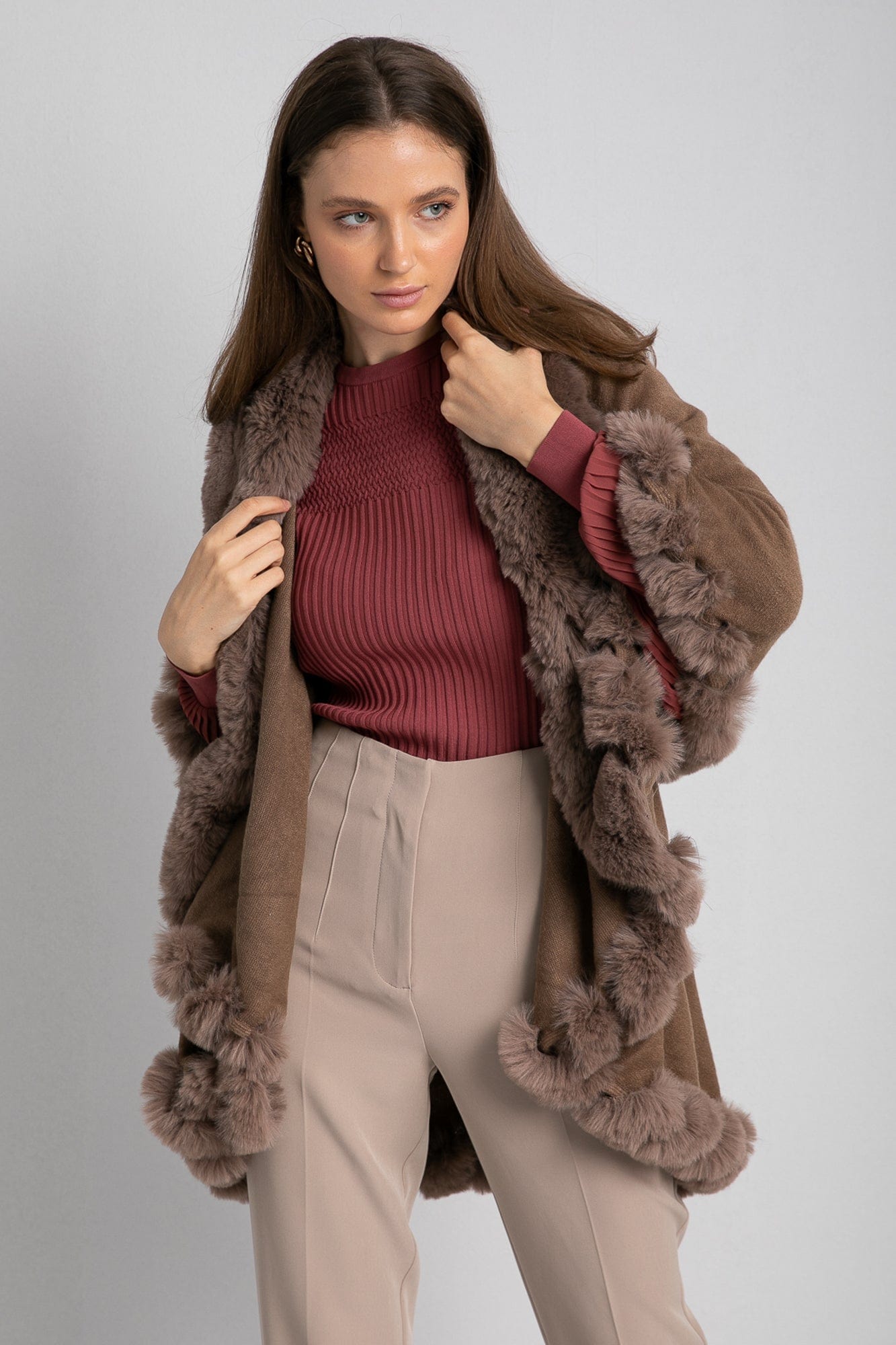 داليدرس شال سادة كم طويل مزين بالفرو نسائي