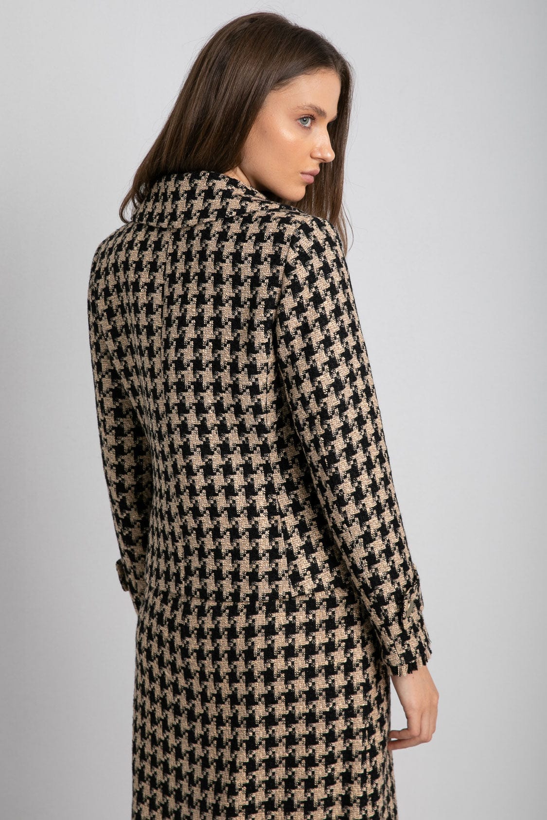 داليدرس جاكيت مربعات مخصر كم طويل نسائي بيج/أسود