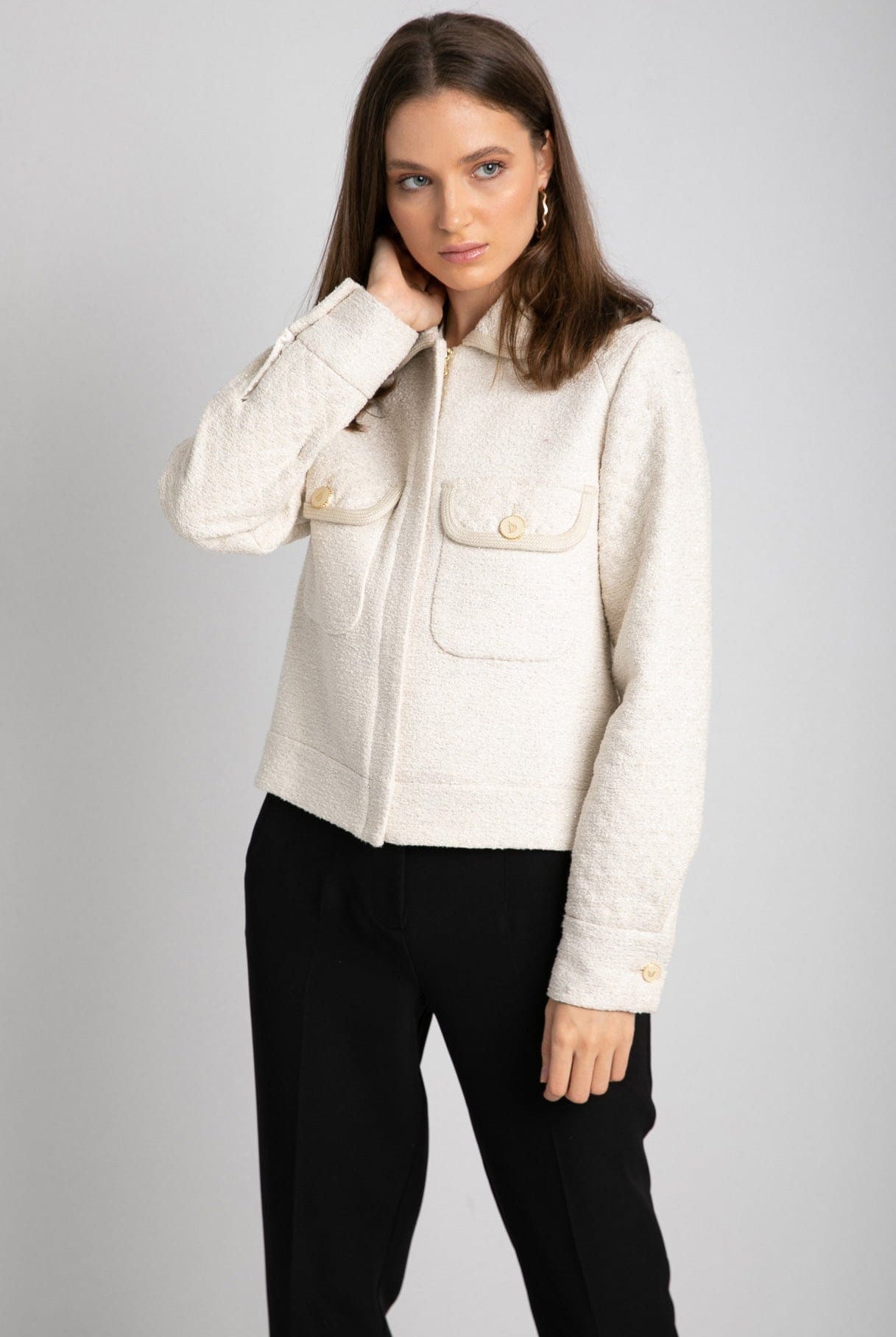 داليدرس جاكيت قصير بجيوب كم طويل نسائي كريمي