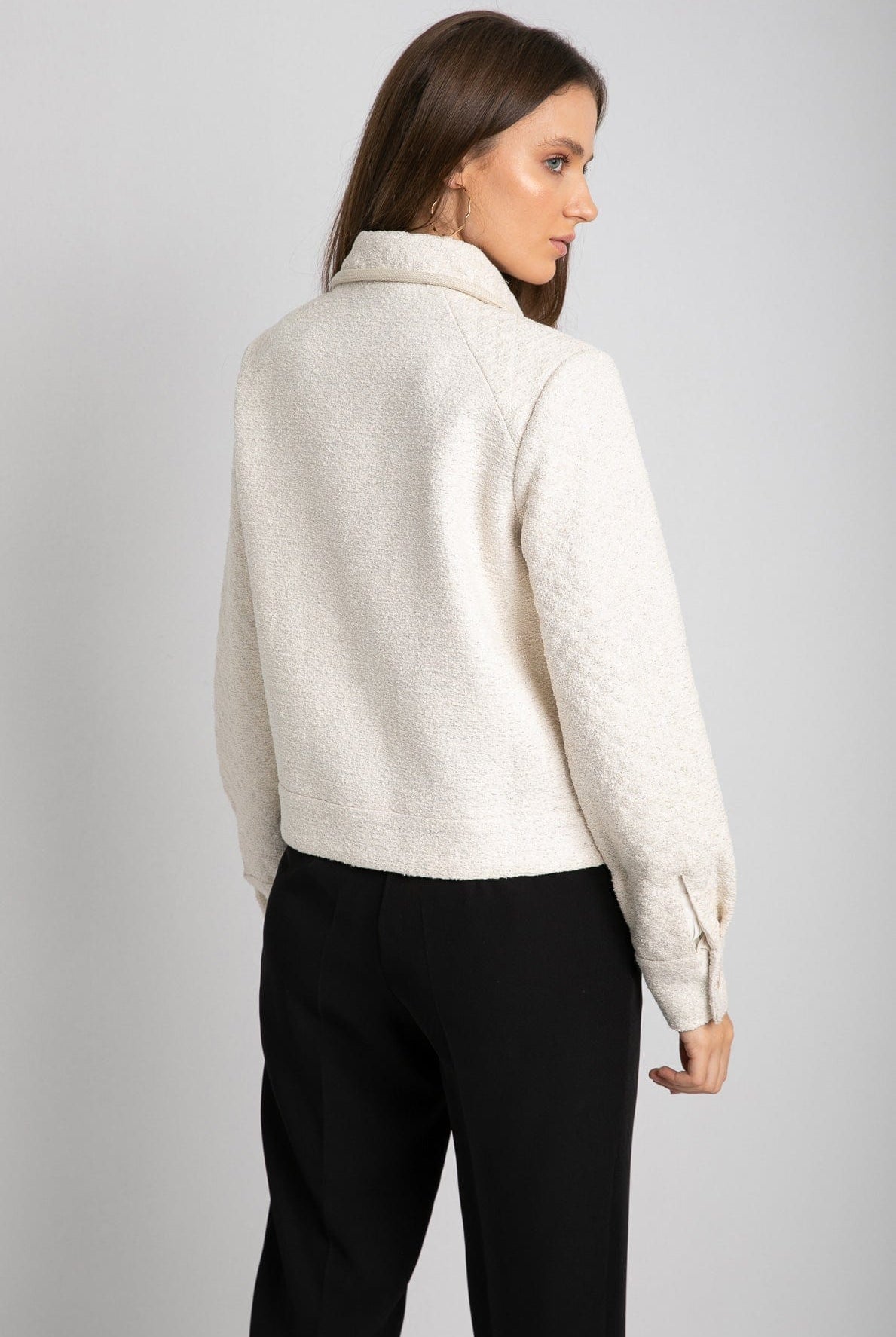 داليدرس جاكيت قصير بجيوب كم طويل نسائي كريمي