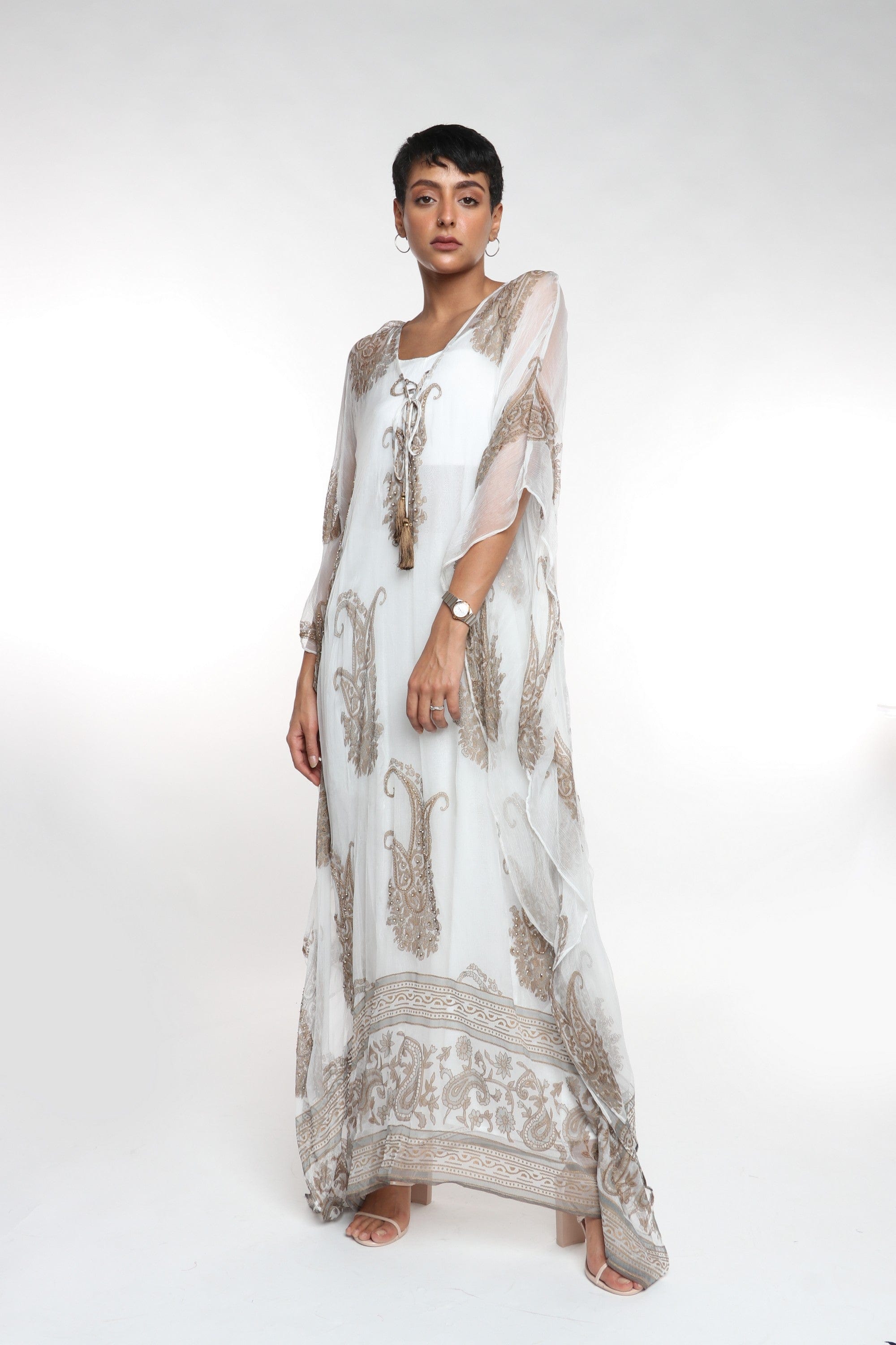 داليدرس قفطان منقوش واسع كم طويل نسائي أوف وايت