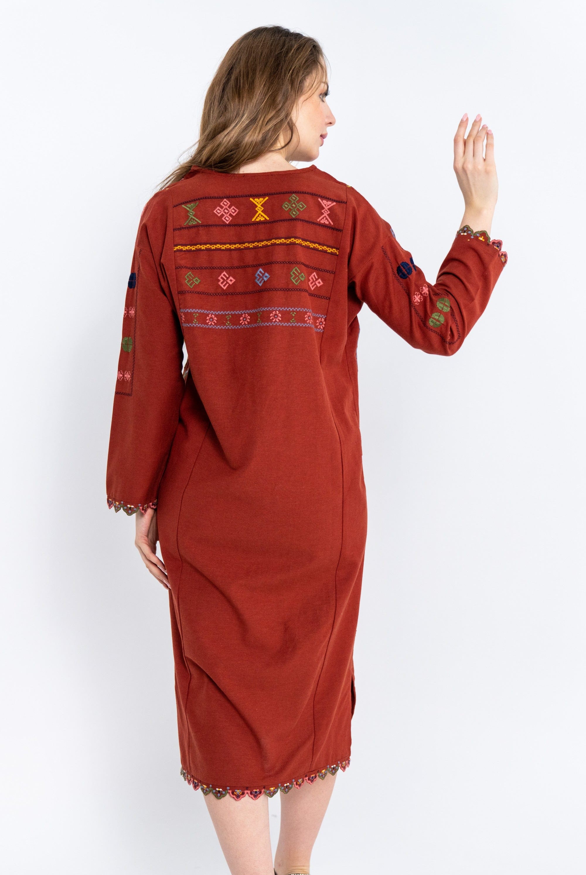 داليدرس قفطان نسائي قصير مطرز بفتحة صدر V برتقالي محترق