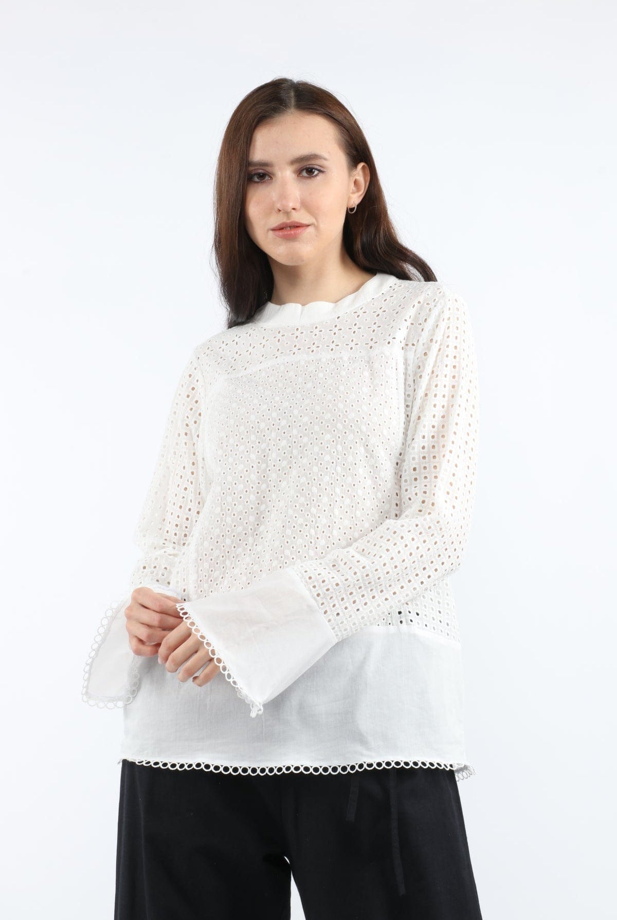 داليدرس بلوزة طويلة الأكمام مخرم واسع أوف وايت