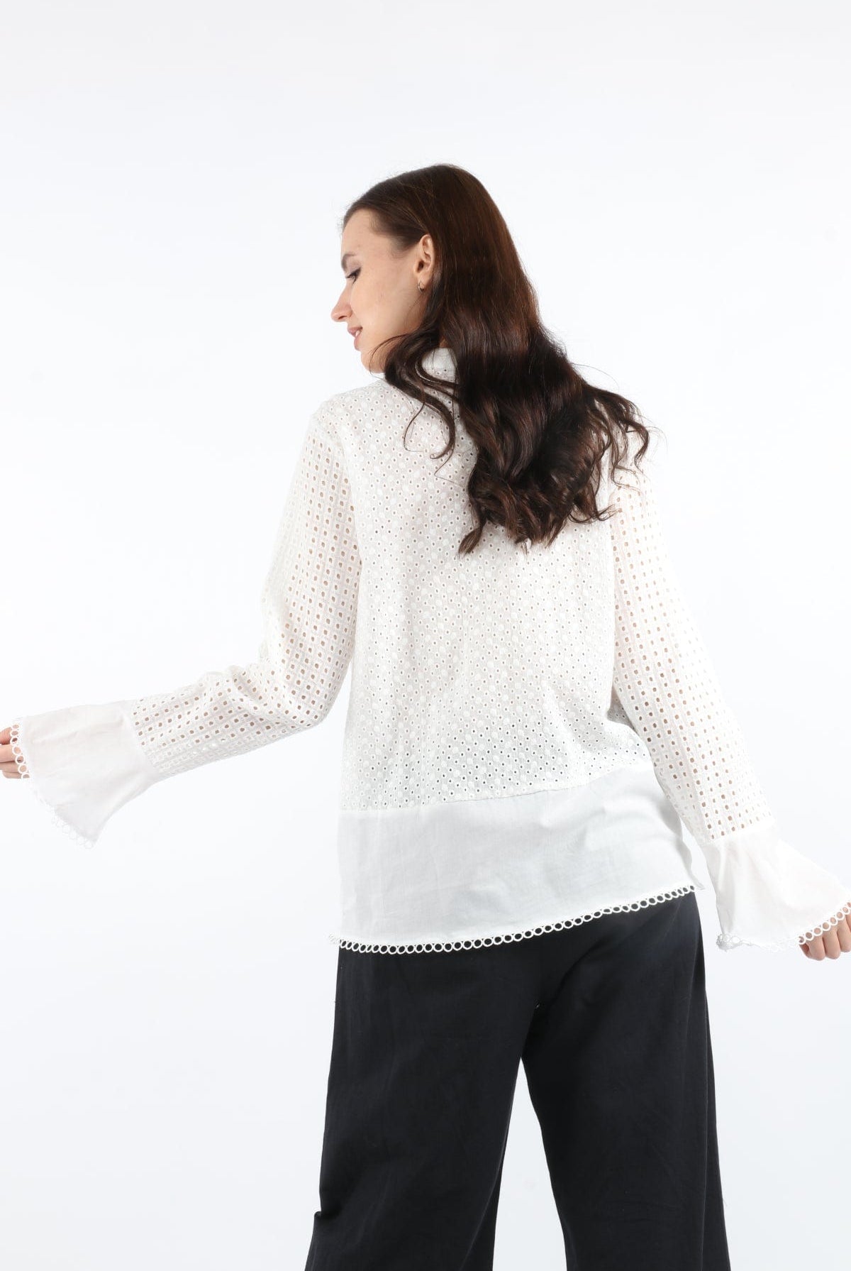 داليدرس بلوزة طويلة الأكمام مخرم واسع أوف وايت