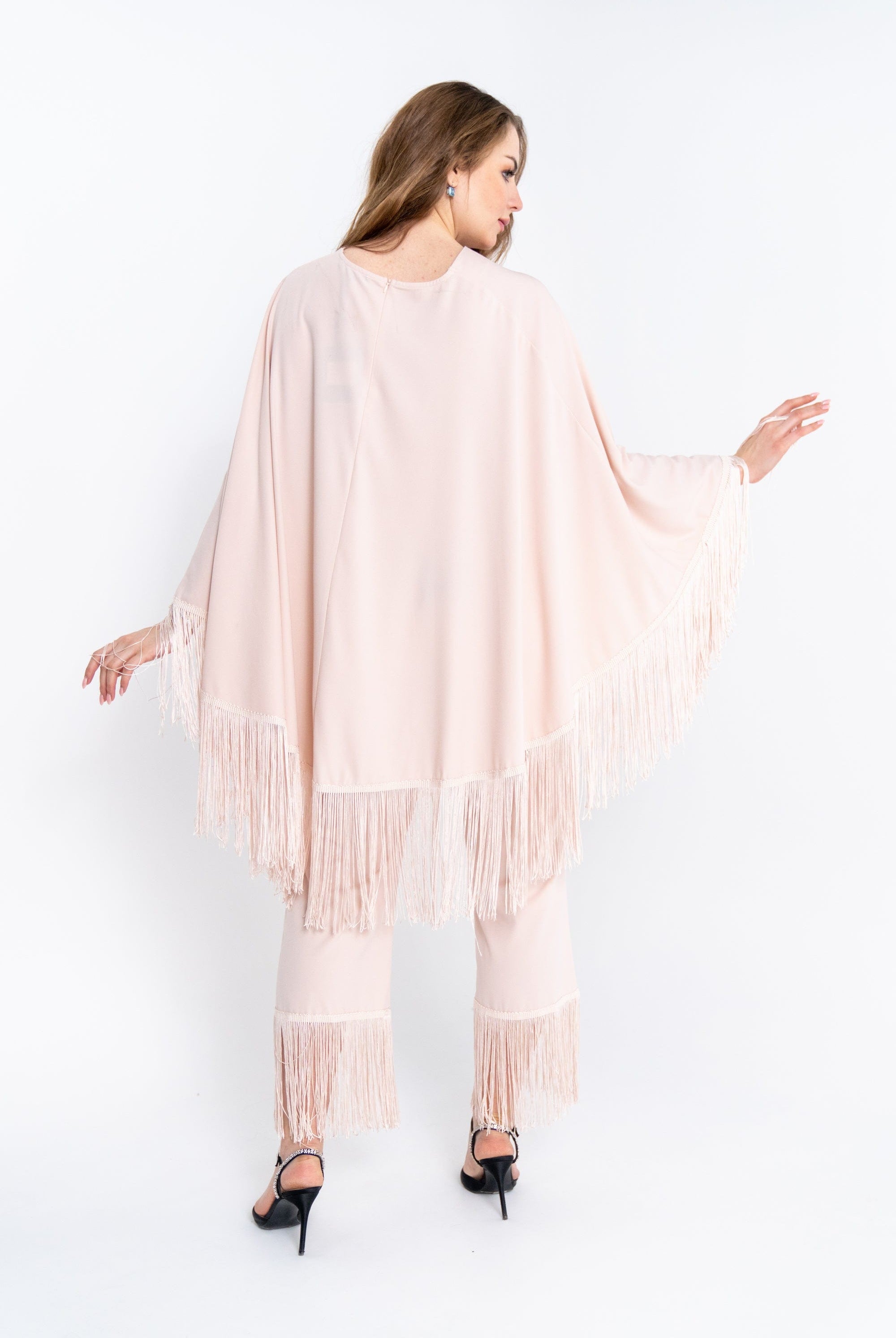 داليدرس بلوزة نسائية فضفاضة بفتحة رقبة V مزينة بشراشيب الكاكي