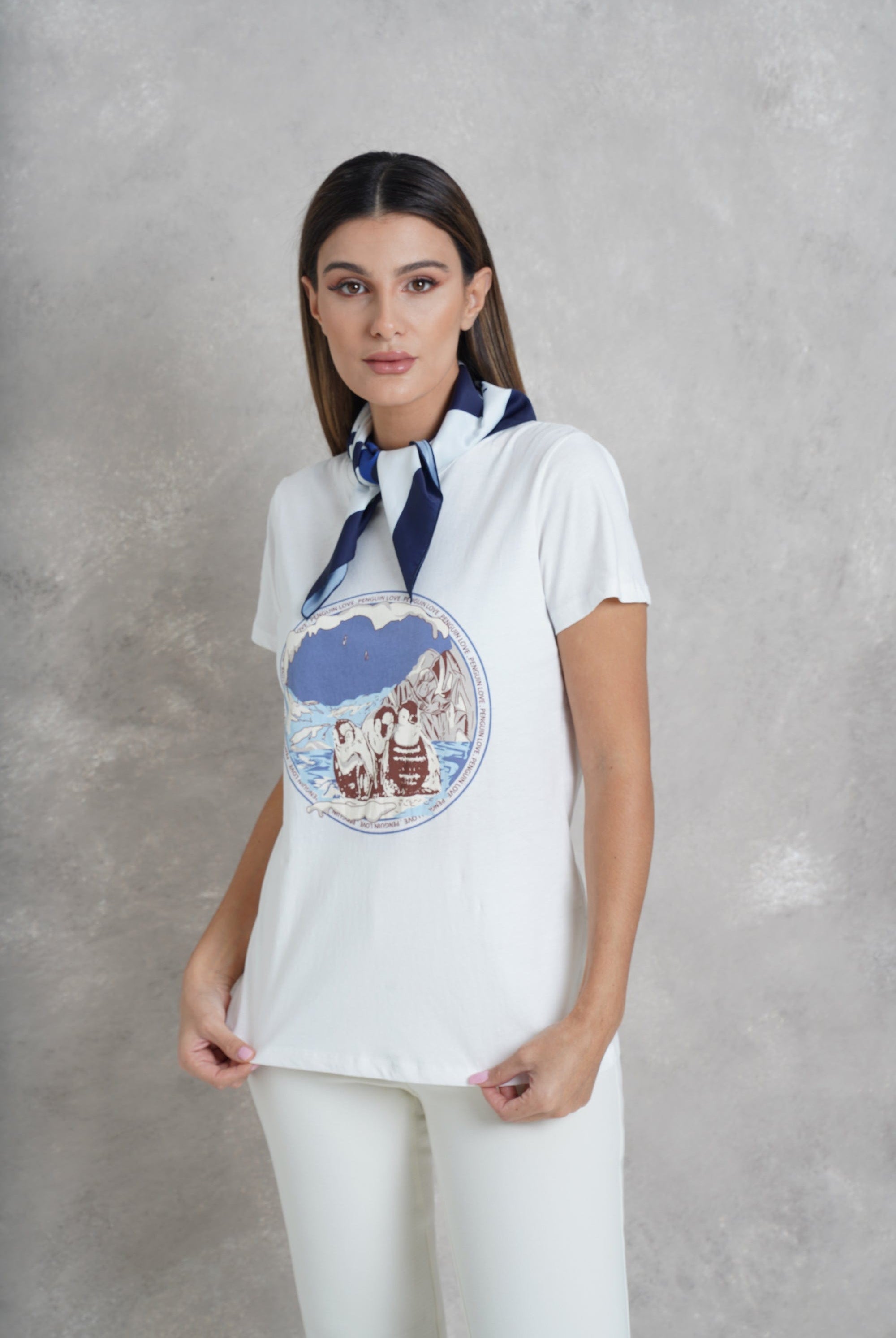 داليدرس بلوزة قطن نص كم بطبعة علي الصدر نسائية أوف وايت