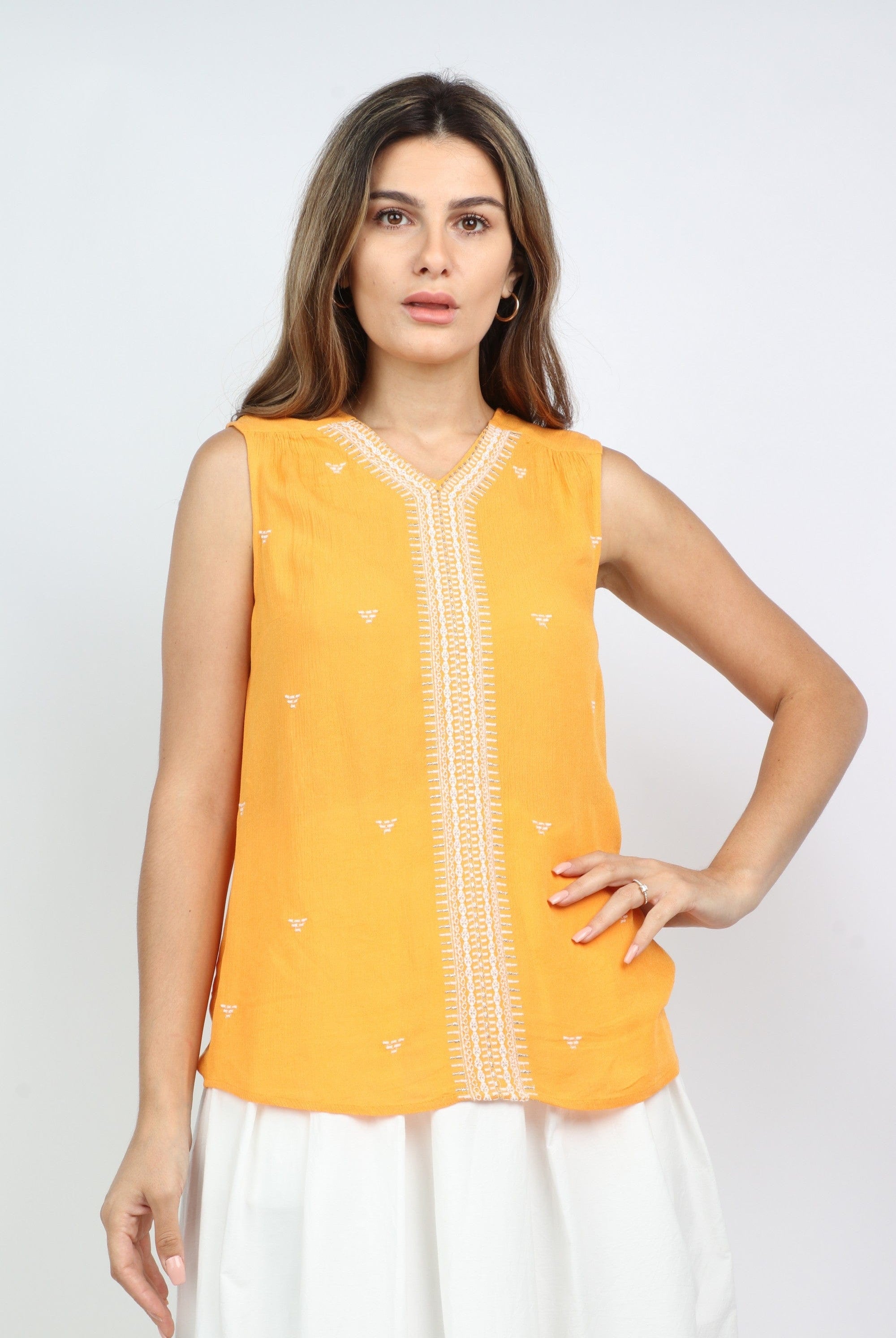 داليدرس بلوزة نسائية مطرزة من الأمام بدون أكمام