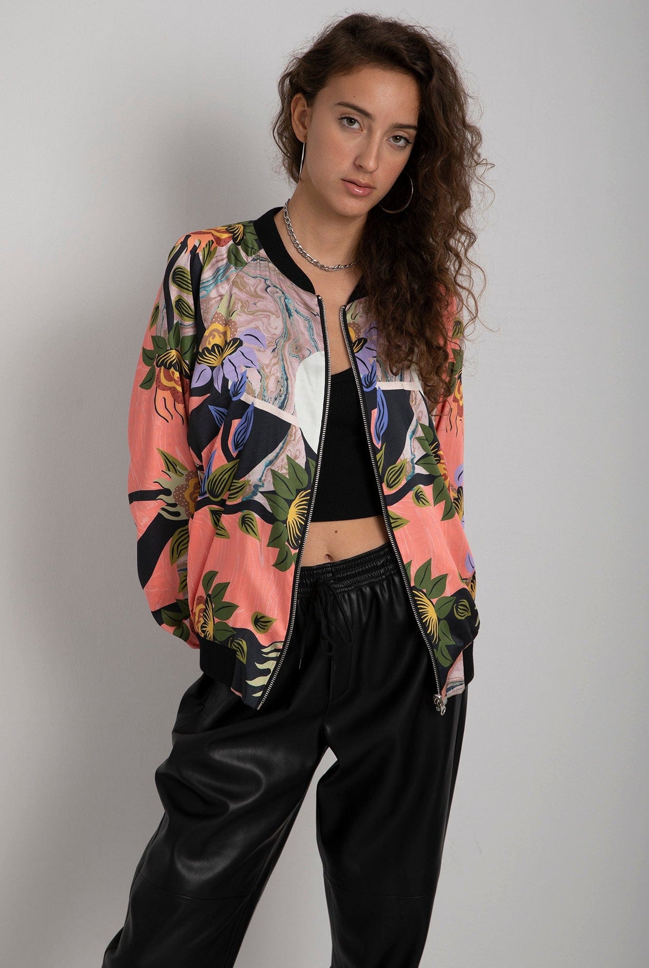 داليدرس جاكيت بطبعة أزهار بسحاب كم طويل وردي باهت