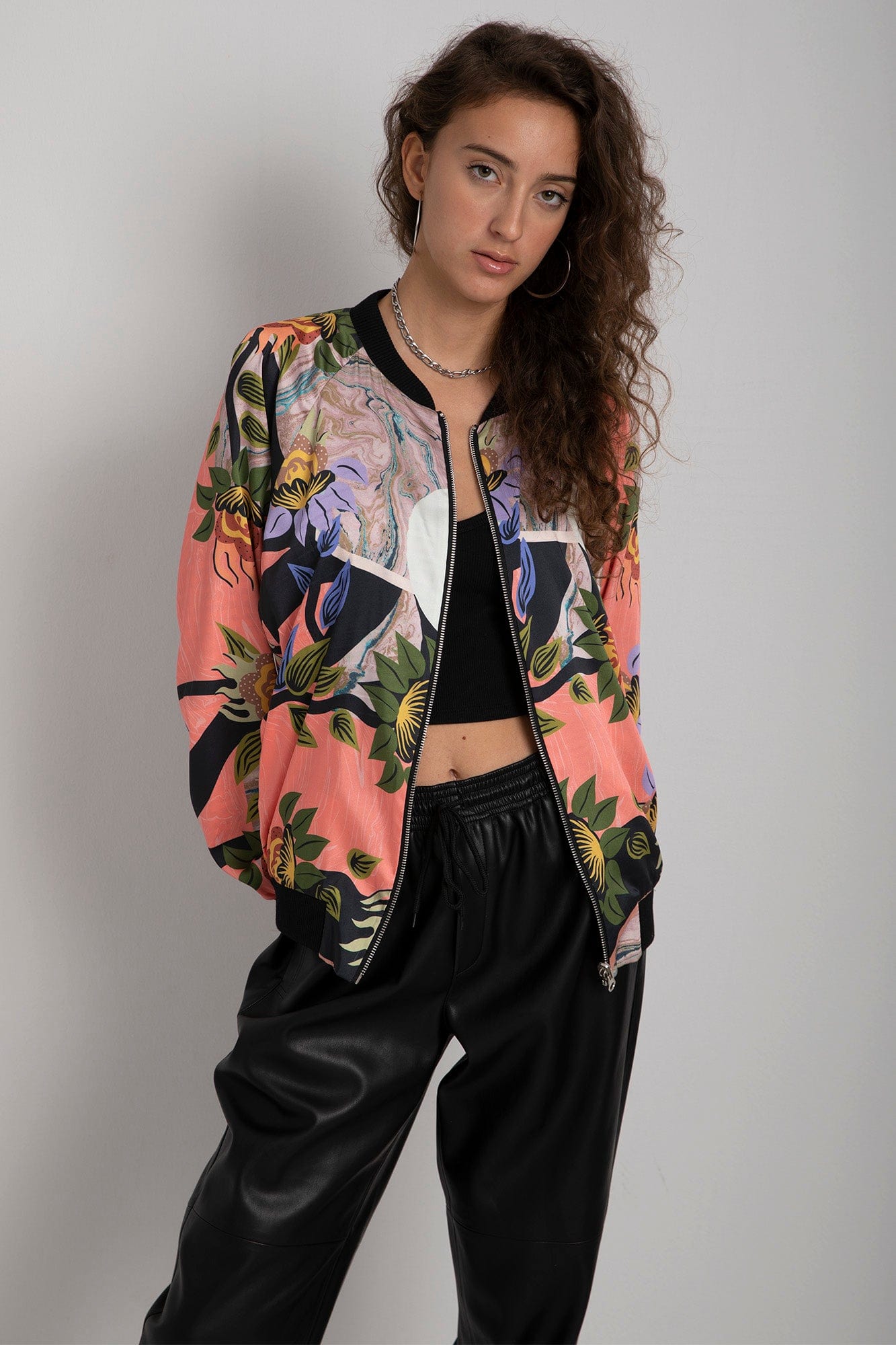 داليدرس جاكيت بطبعة أزهار بسحاب كم طويل وردي باهت