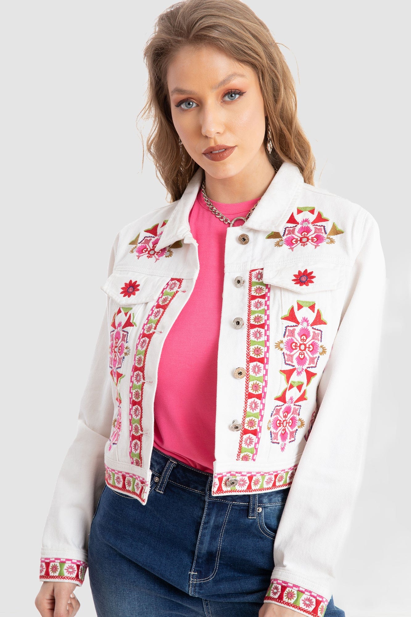 داليدرس جاكيت قصير منقوش مزين بالخيوط كم طويل نسائي أبيض/فوشيا