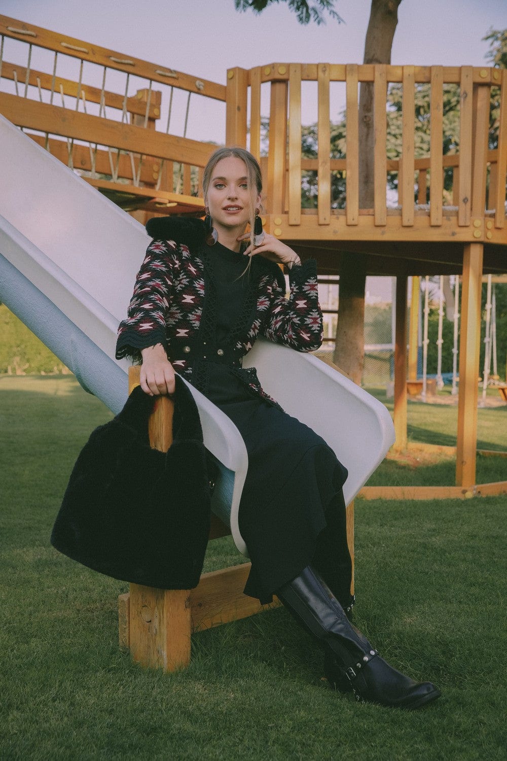 داليدرس جاكيت منقوش بقبعة من الخلف كم طويل نسائي أسود/بورغوندي