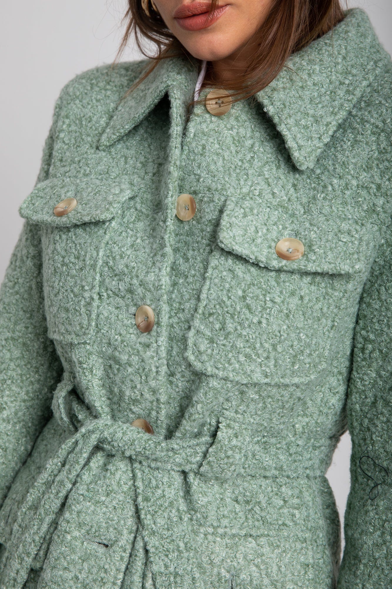 داليدرس جاكيت بجيوب أمامية طويل بأزرار أمامية ورباط كم طويل نسائي أخضر