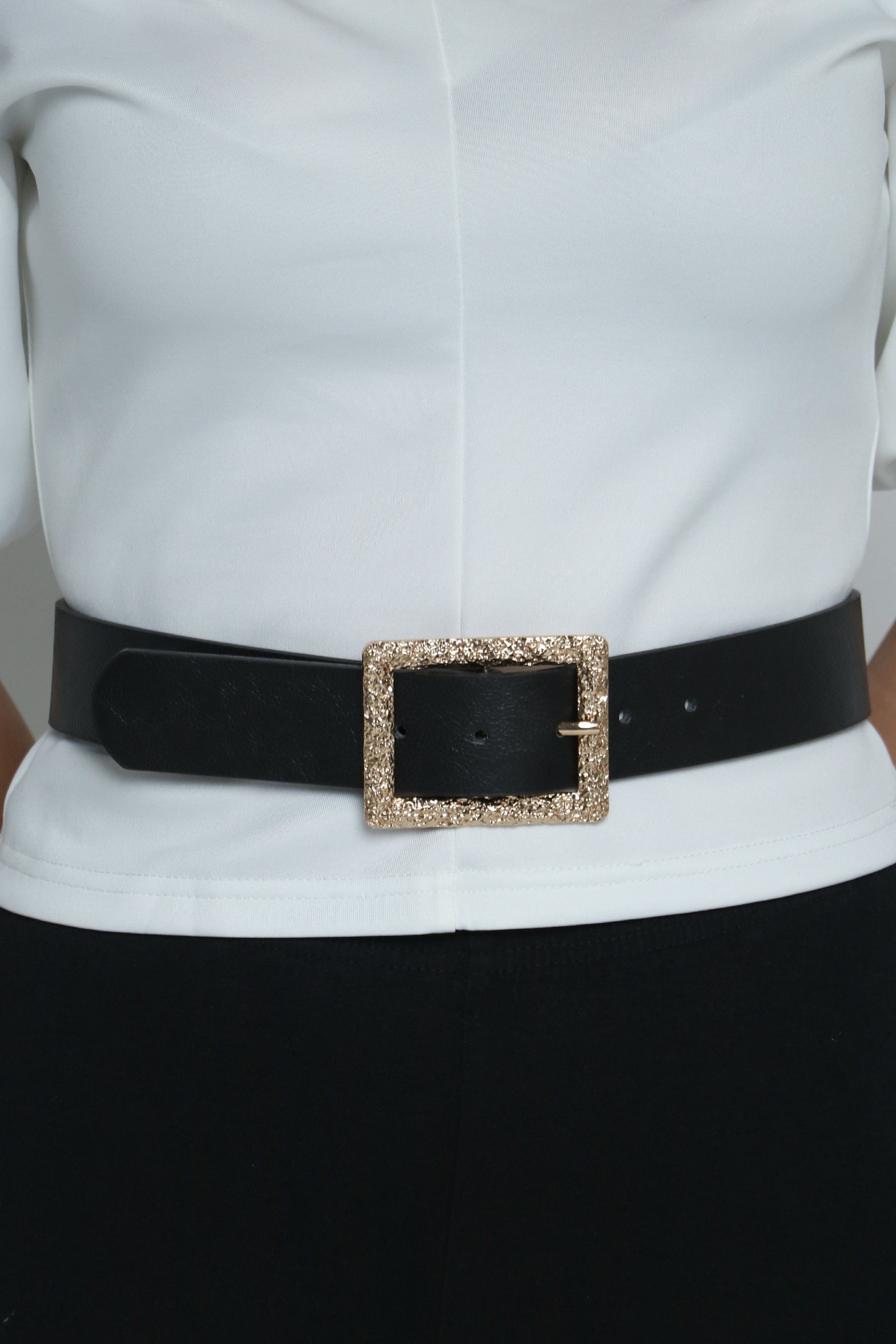 كيتشن حزام جلد رفيع مع توكبة مربعة نسائي