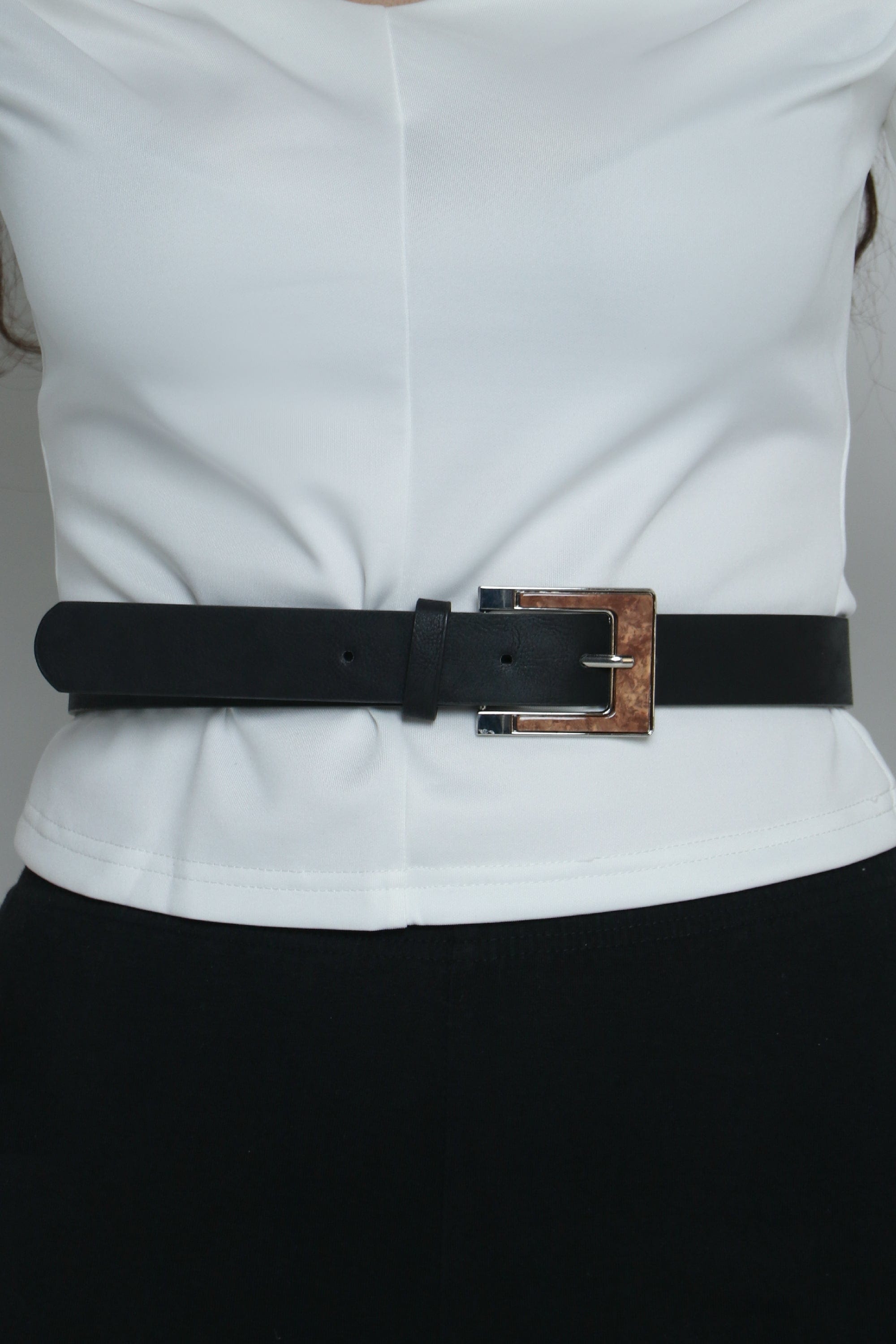 كيتشن حزام جلدي مربع نسائي أسود