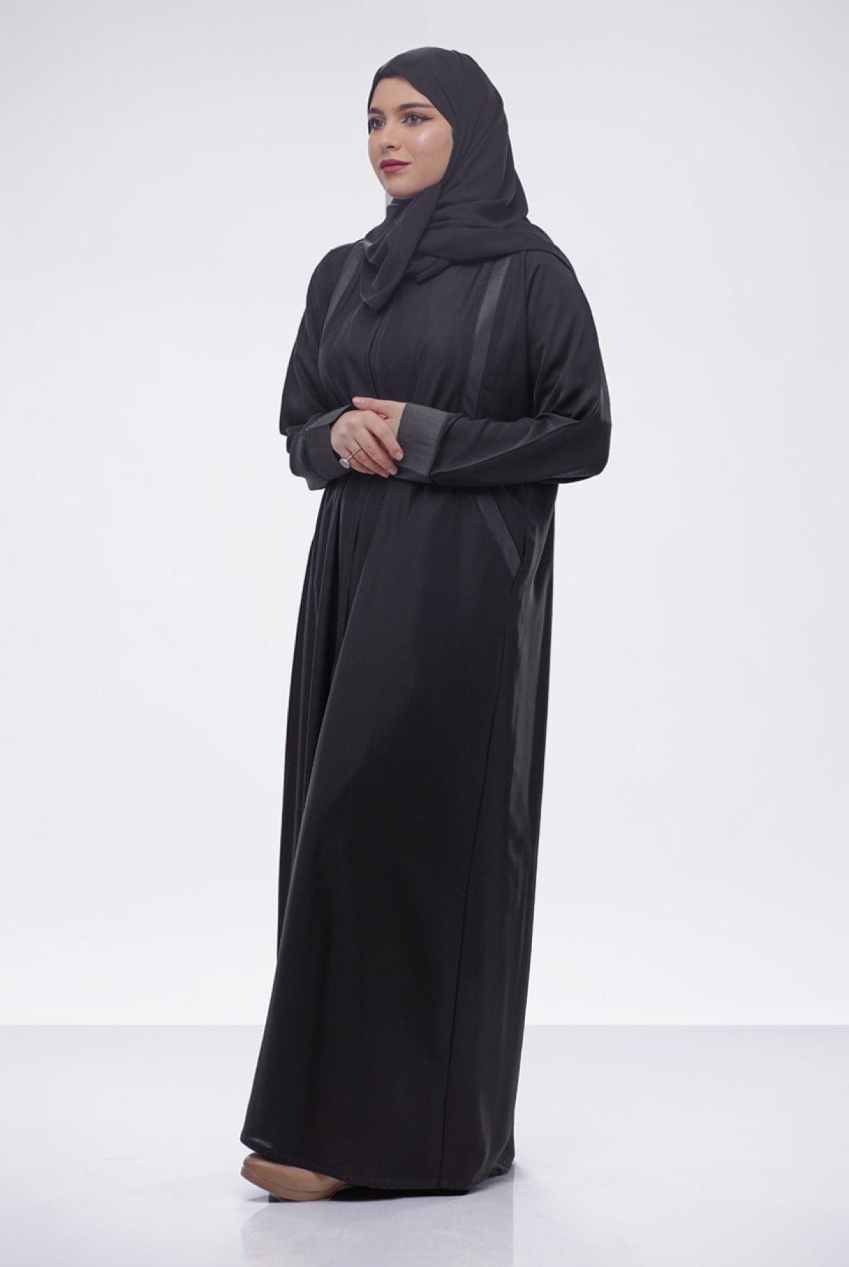 جوهرة عباية رسميه للدوام بلاك بيري كلاسيك أسود