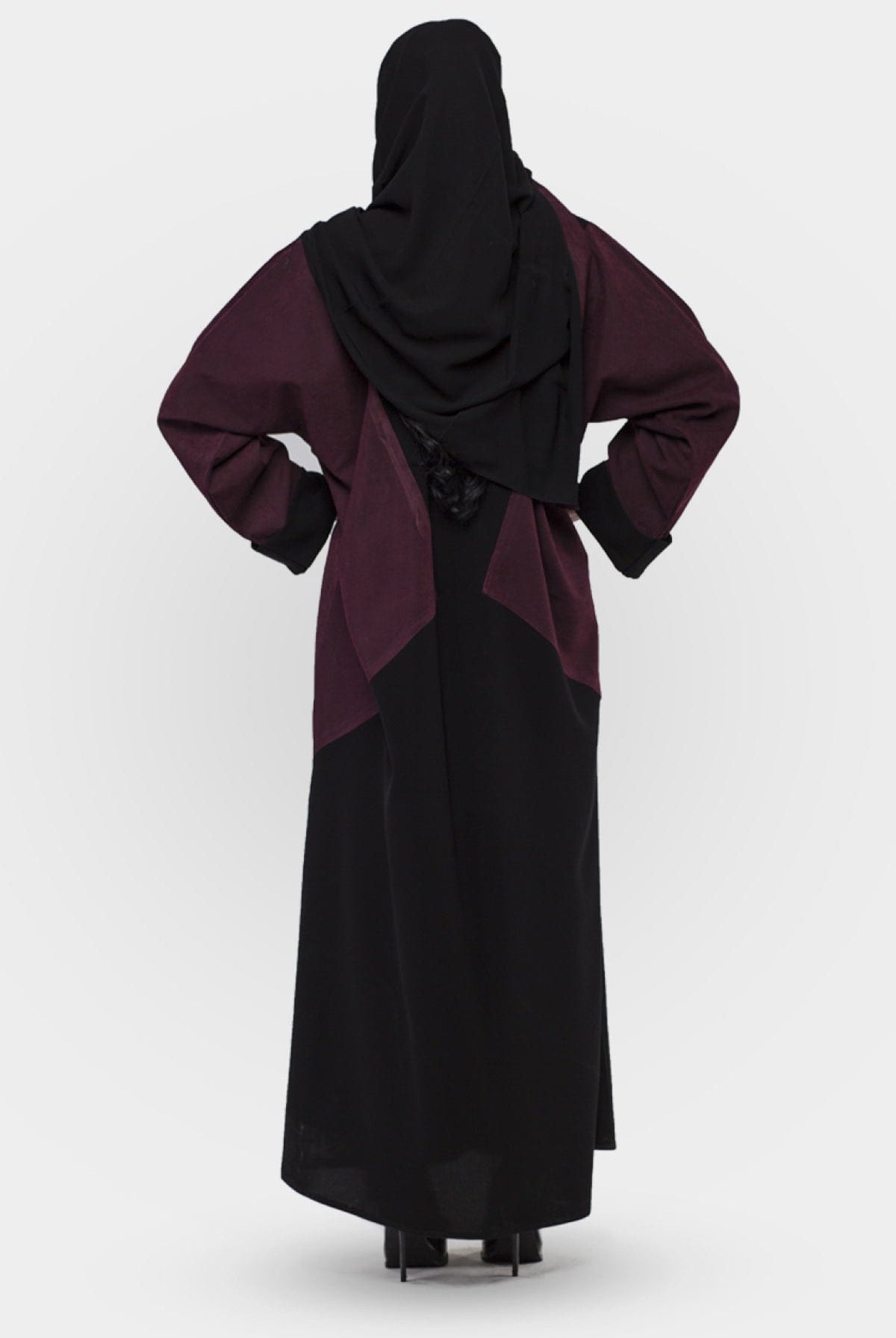 جوهرة عباية كلاسيك بقماش شاكيرا و شامواه متشابكة أسود