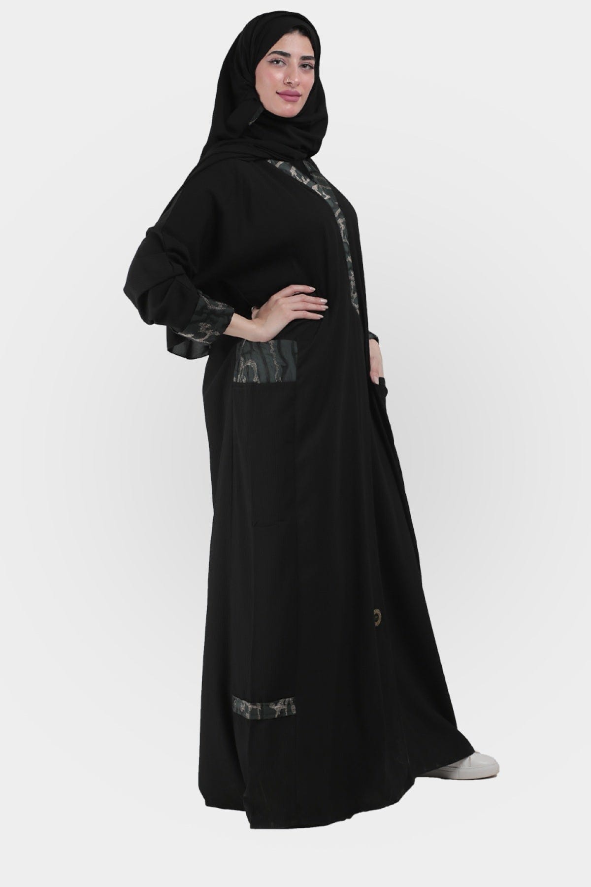 جوهرة عباية كريب ملفوفة من التفتا خضراء بجيب من الأمام أسود