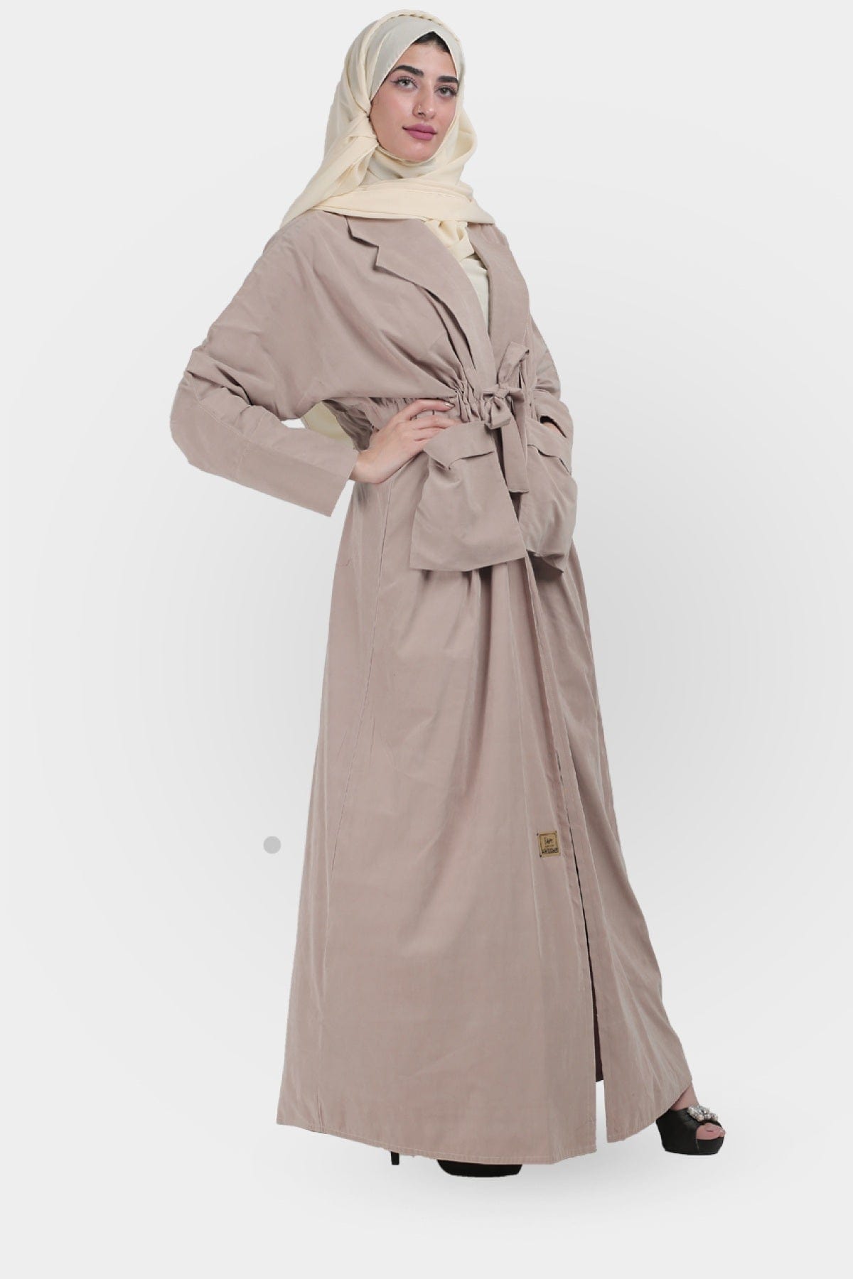 جوهرة عباية بأزرار كلاسيكية للنساء من جلد الغزال مع جيوب وردي فاتح