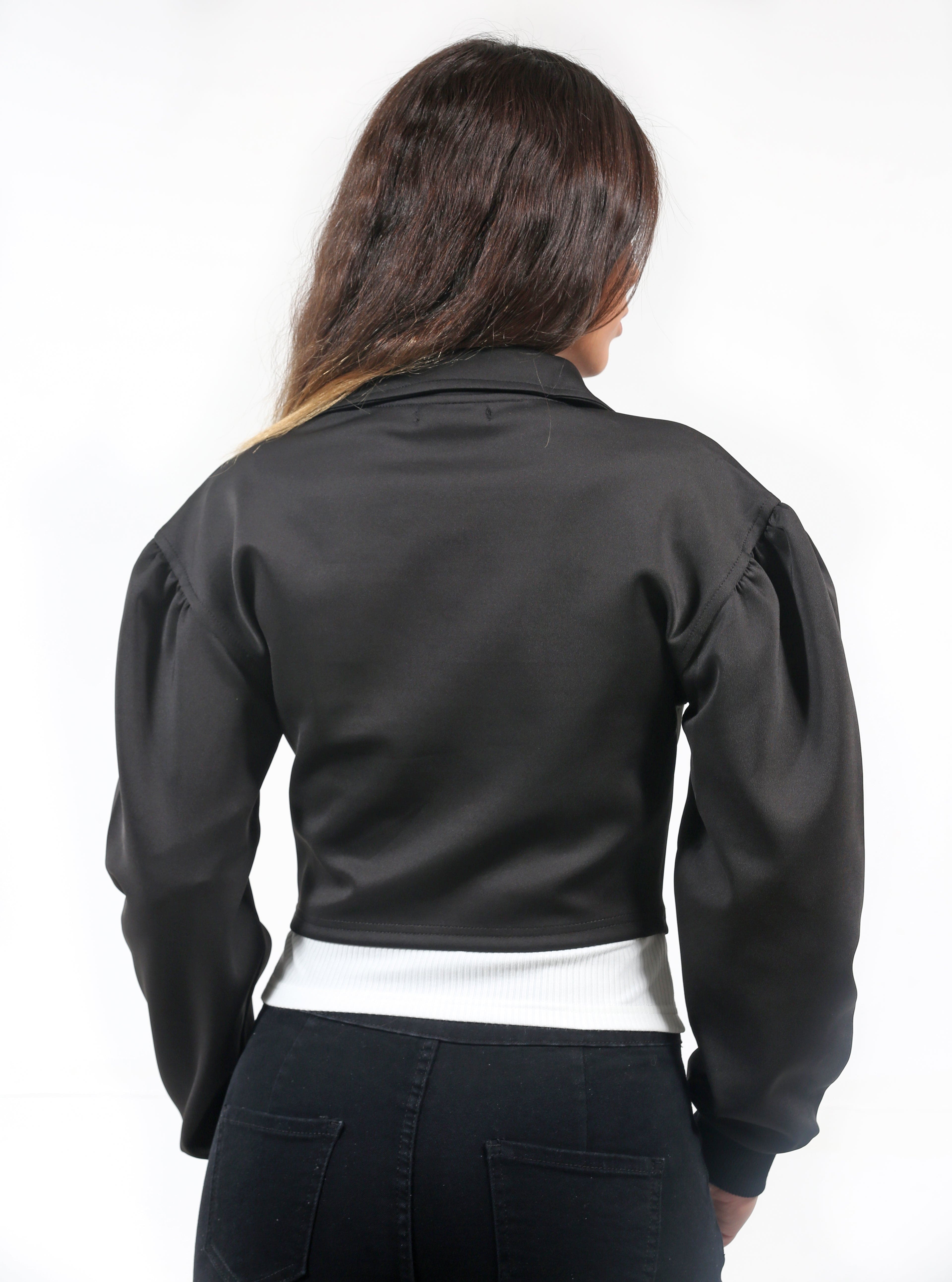 سترة قصيرة بسحاب بأكمام طويلة