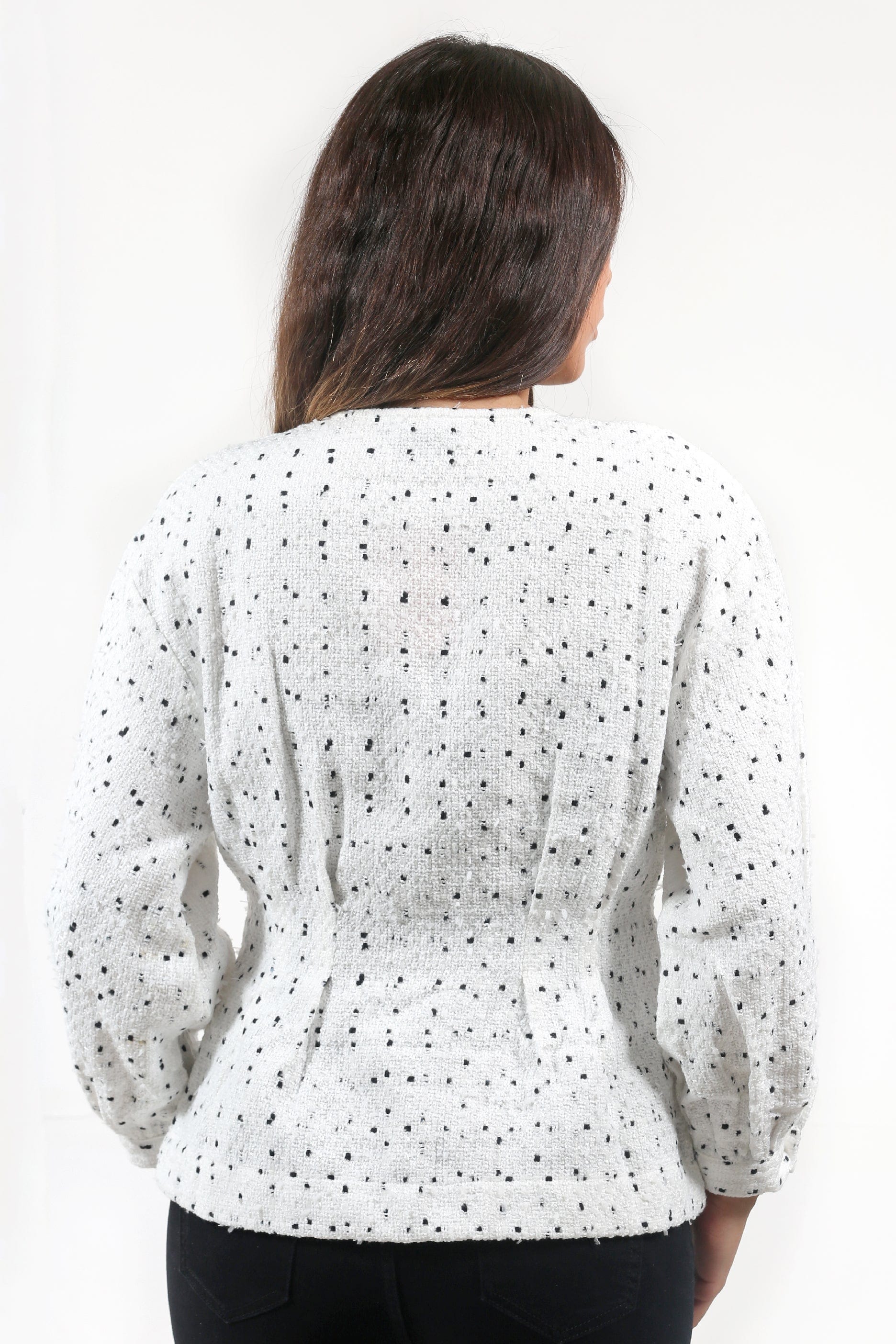 نتشي جاكيت نسائي منقط كم طويل بأزرار امامية أبيض