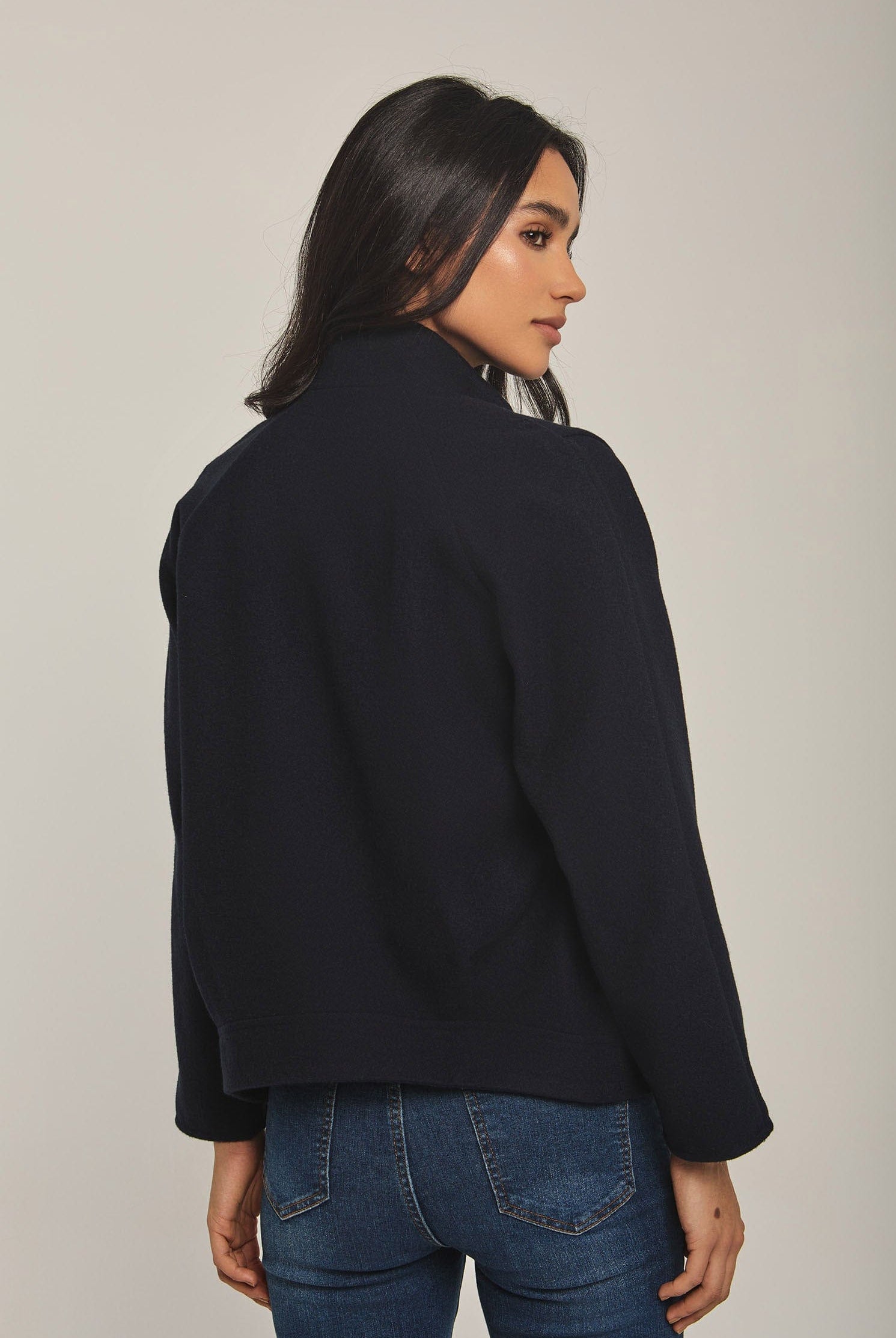 داليدرس جاكيت نسائي قصير بأزرار أمامية كم طويل