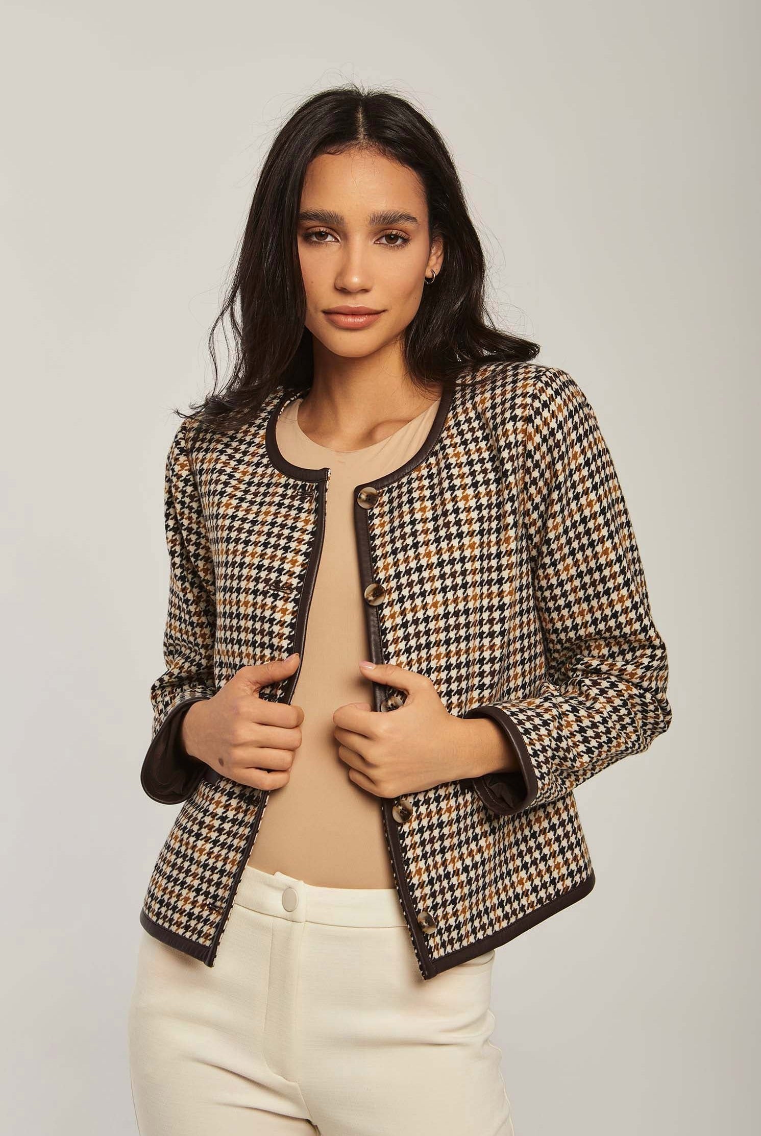 داليدرس جاكيت نسائي منقوش قصير كم طويل بأزرار أمامية بني غامق