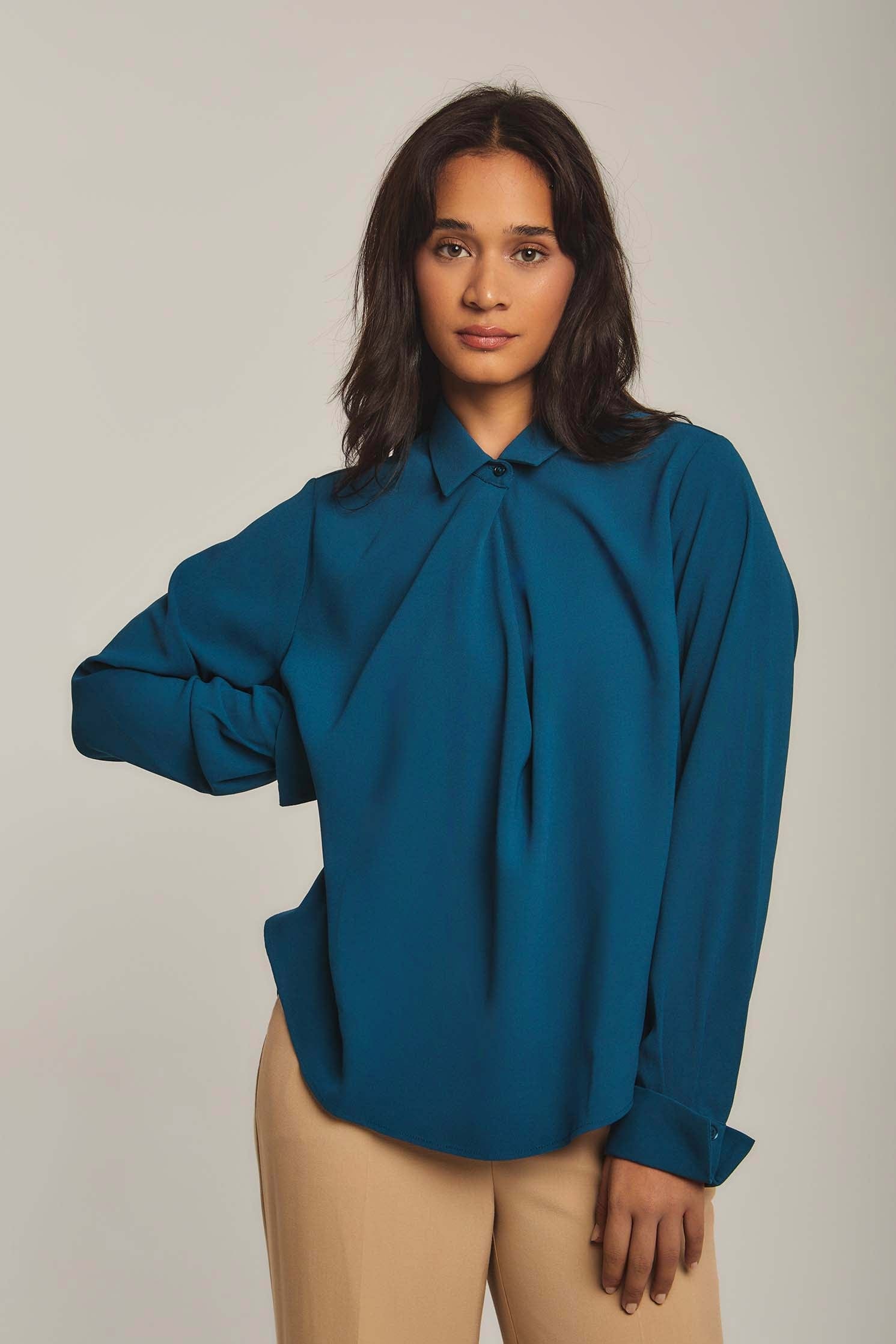 داليدرس بلوزة نسائية سادة بياقة وزرار