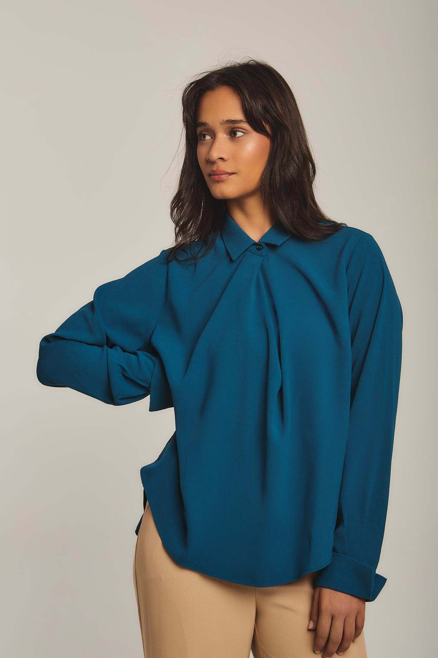 داليدرس بلوزة نسائية سادة بياقة وزرار