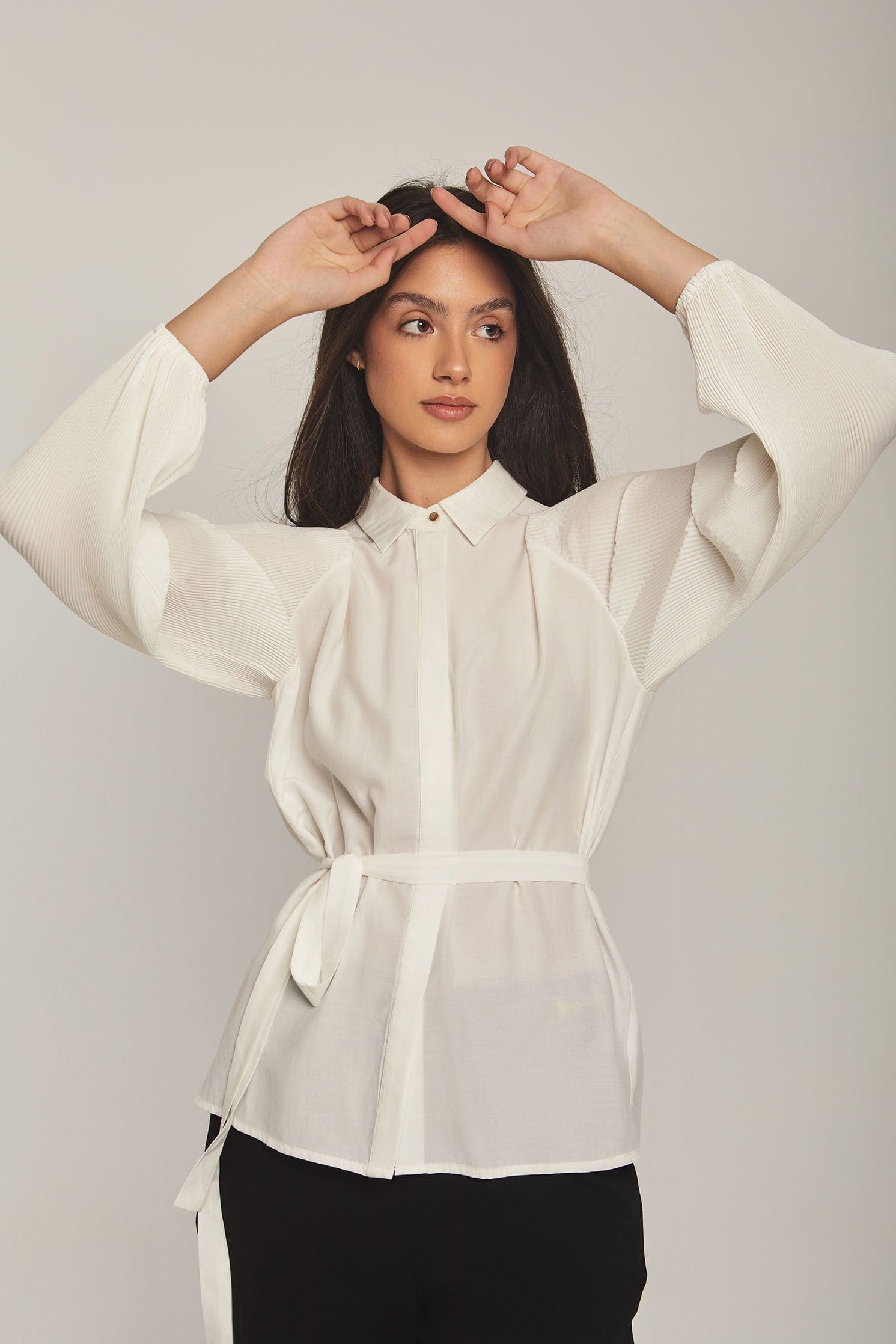 داليدرس بلوزة نسائية سادة مخصر بأزرار أمامية كم طويل أوف وايت